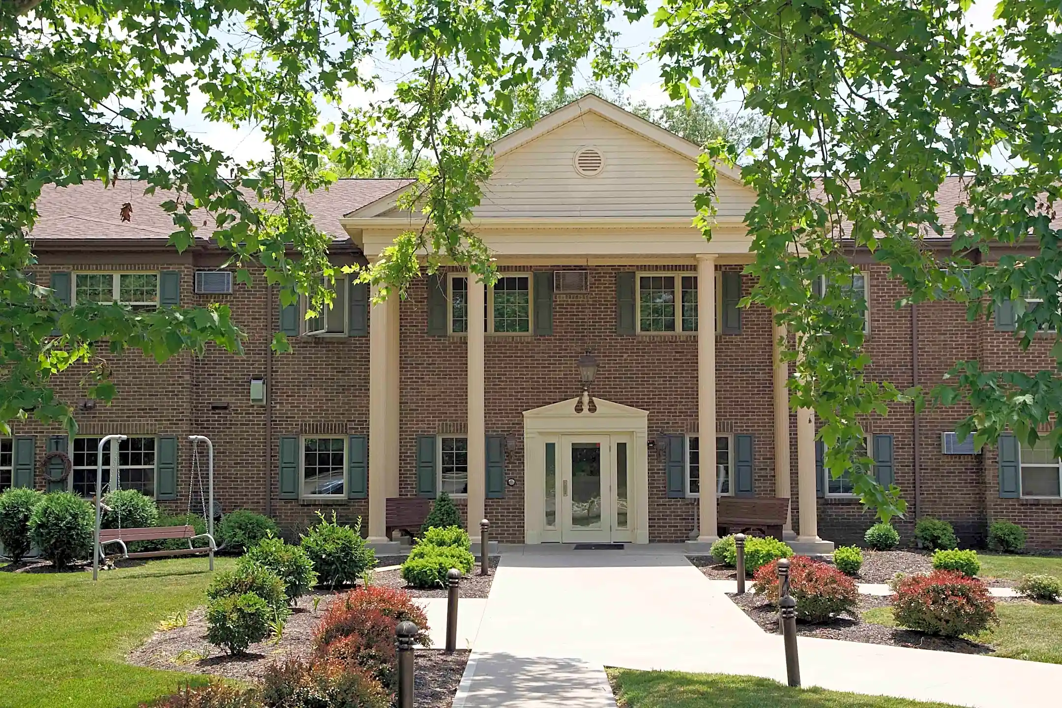 Pleasant View 114 Academy St Pleasantville, OH Apartments for Rent