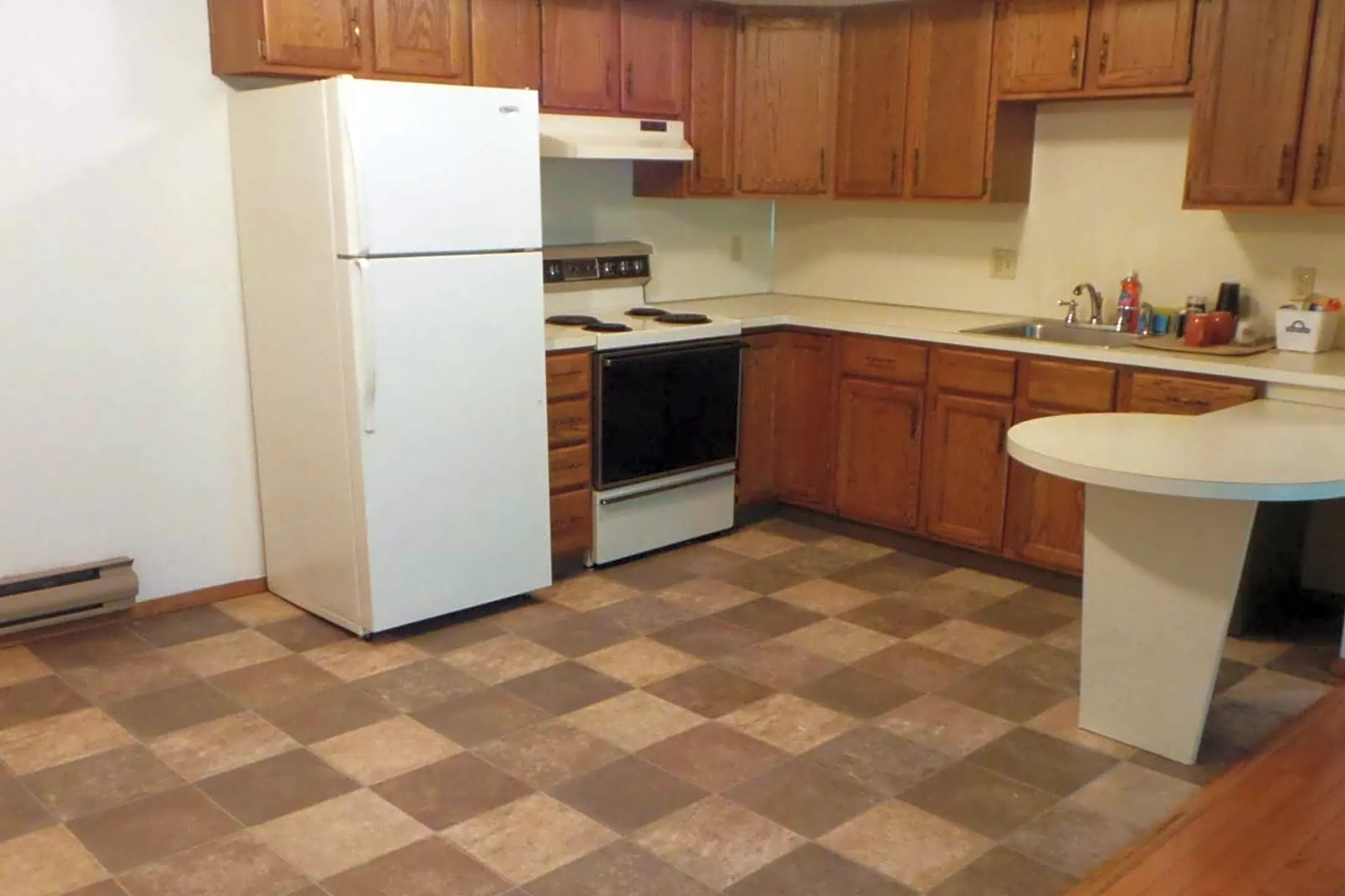 Kitchen - Lakeside Manor Apartments - East Stroudsburg, PA
