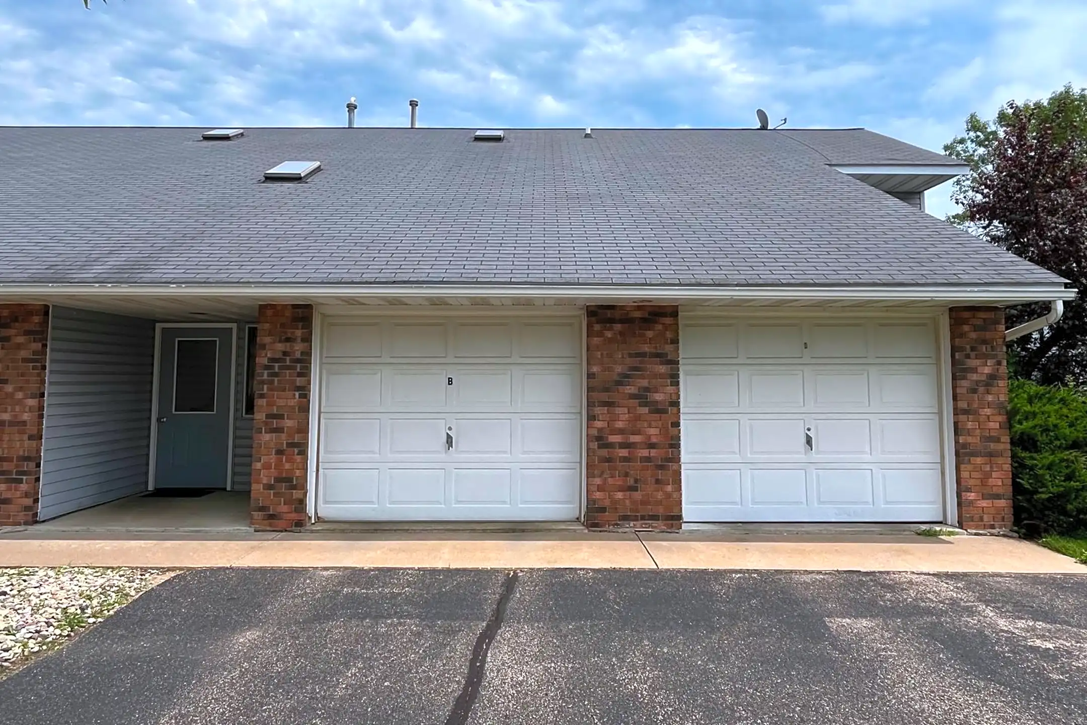 2740 Washington Ave Apartments Plover, WI 54467