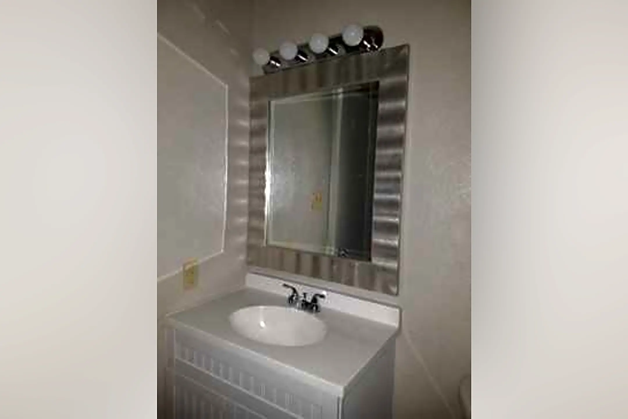 Bathroom - Stone Fort Apartments - Nacogdoches, TX