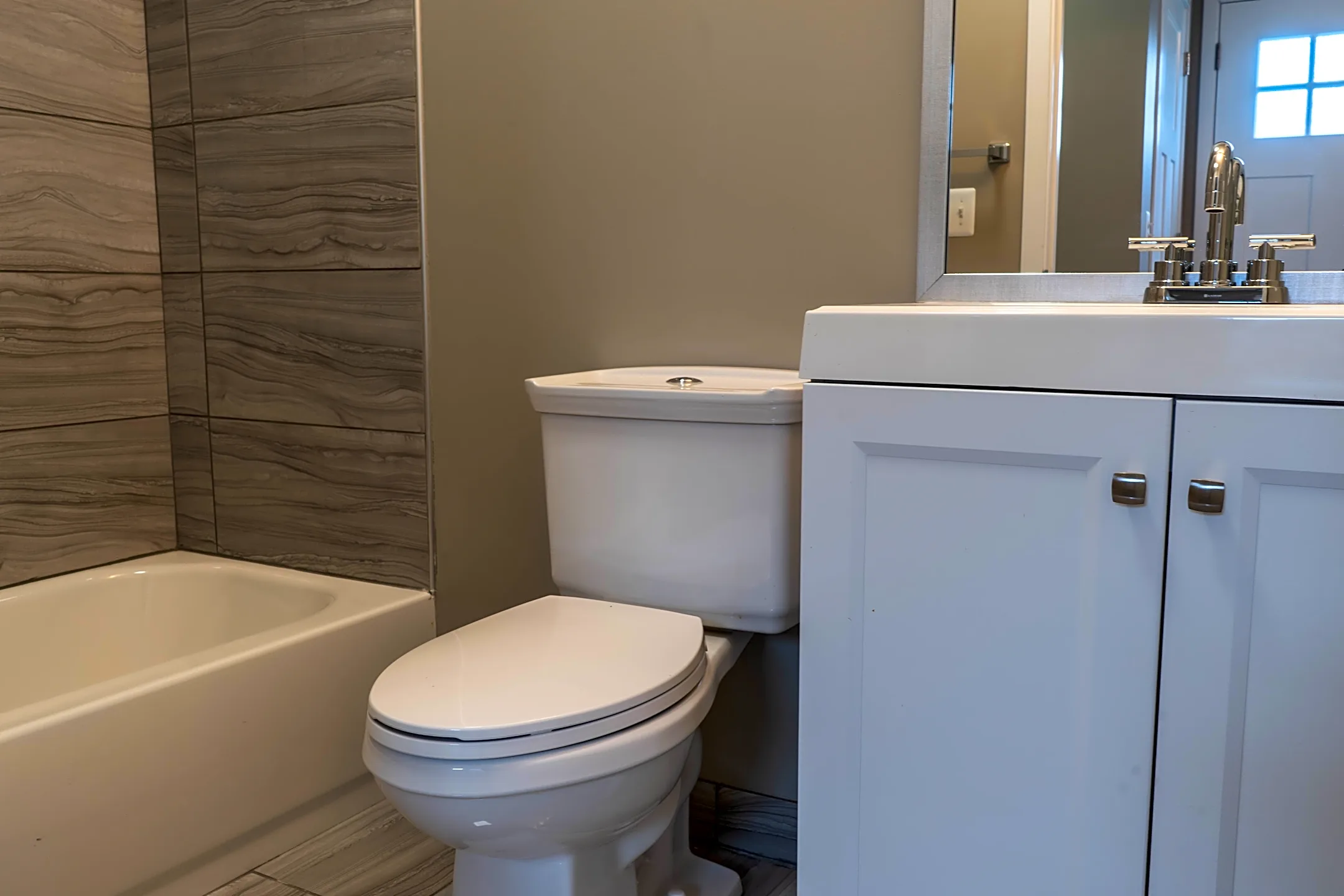 Bathroom - Spice Tree Apartments - Ann Arbor, MI