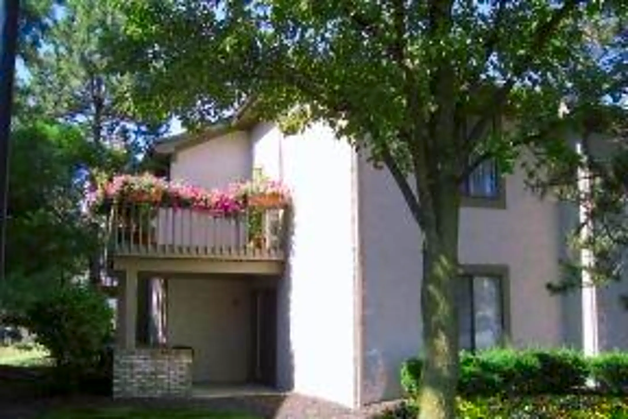 Countryside Apartments 5051 Open Meadows Dr Columbus, OH Apartments