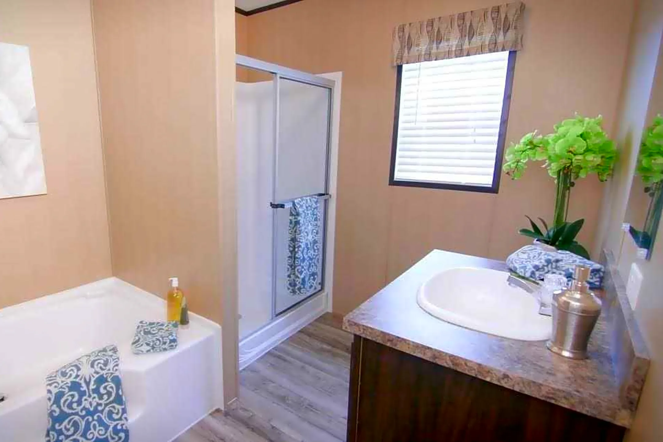 Bathroom - South Lyon Woods - South Lyon, MI