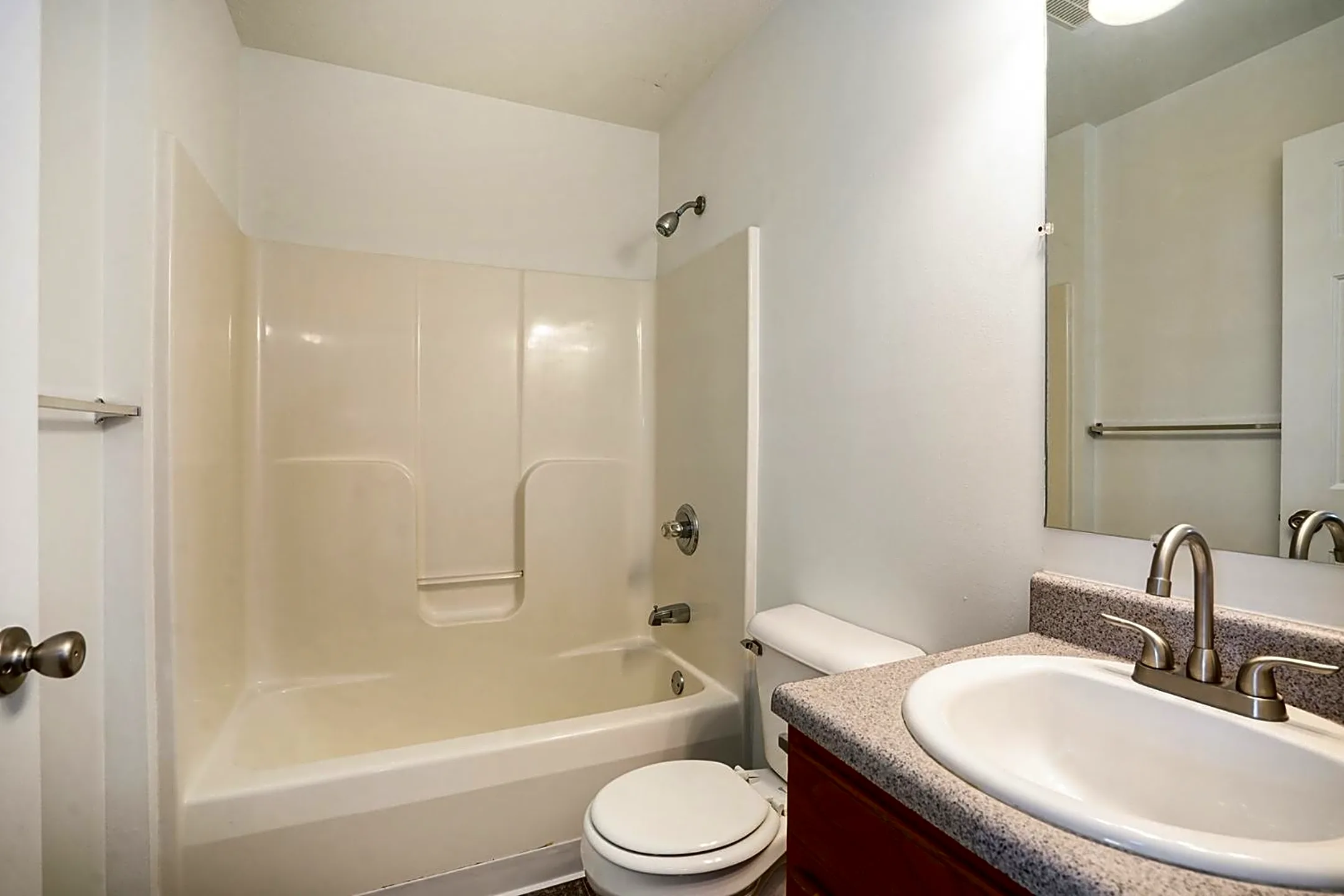Bathroom - Meadow Stone Apartments - Hastings, MI