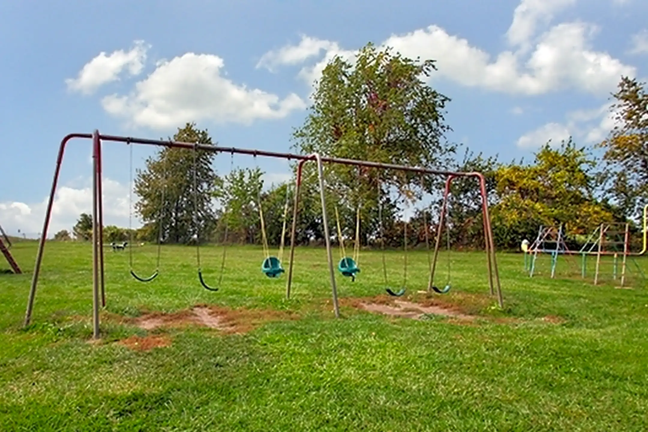 Excelsior Village Apartments 2000 W Jesse James Rd Excelsior