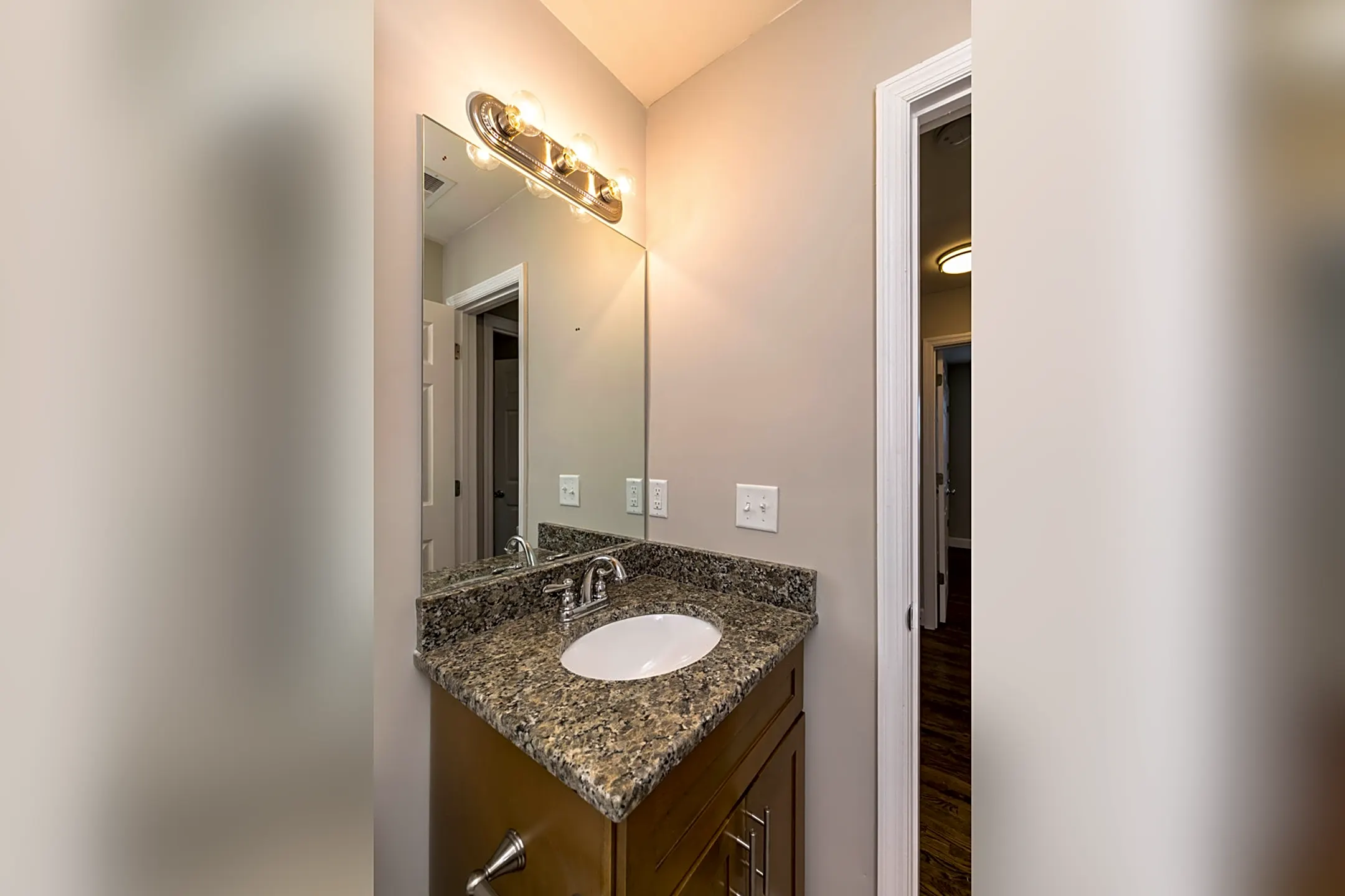 The Flats of Donelson 276 Stewarts Ferry Pike Nashville, TN