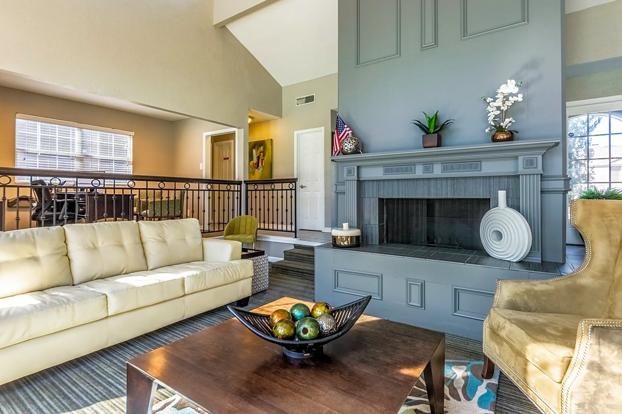 Noel on the Parkway 14222 Dallas Pkwy Dallas, TX Apartments for