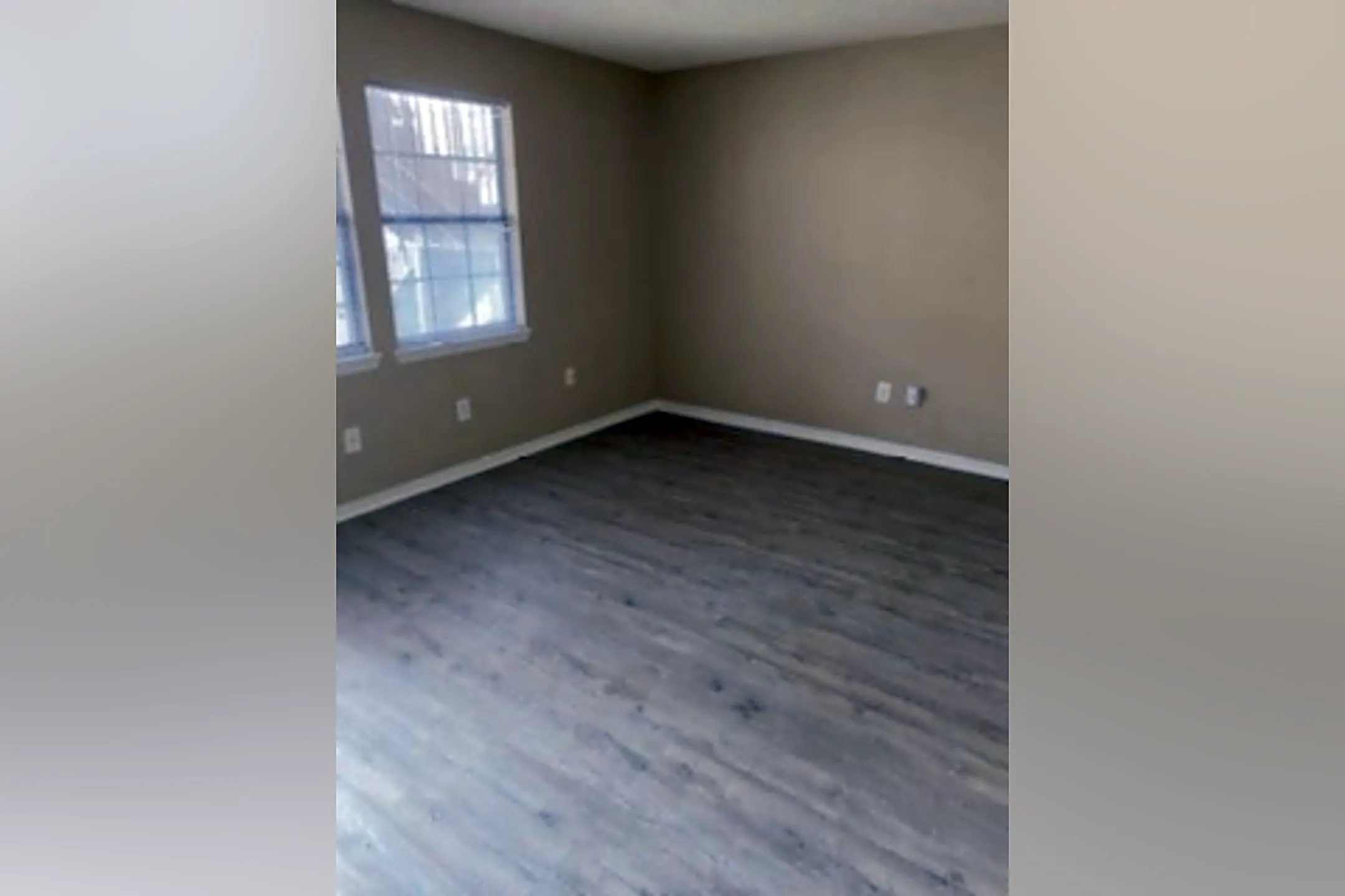Midland Court - Shawnee, KS