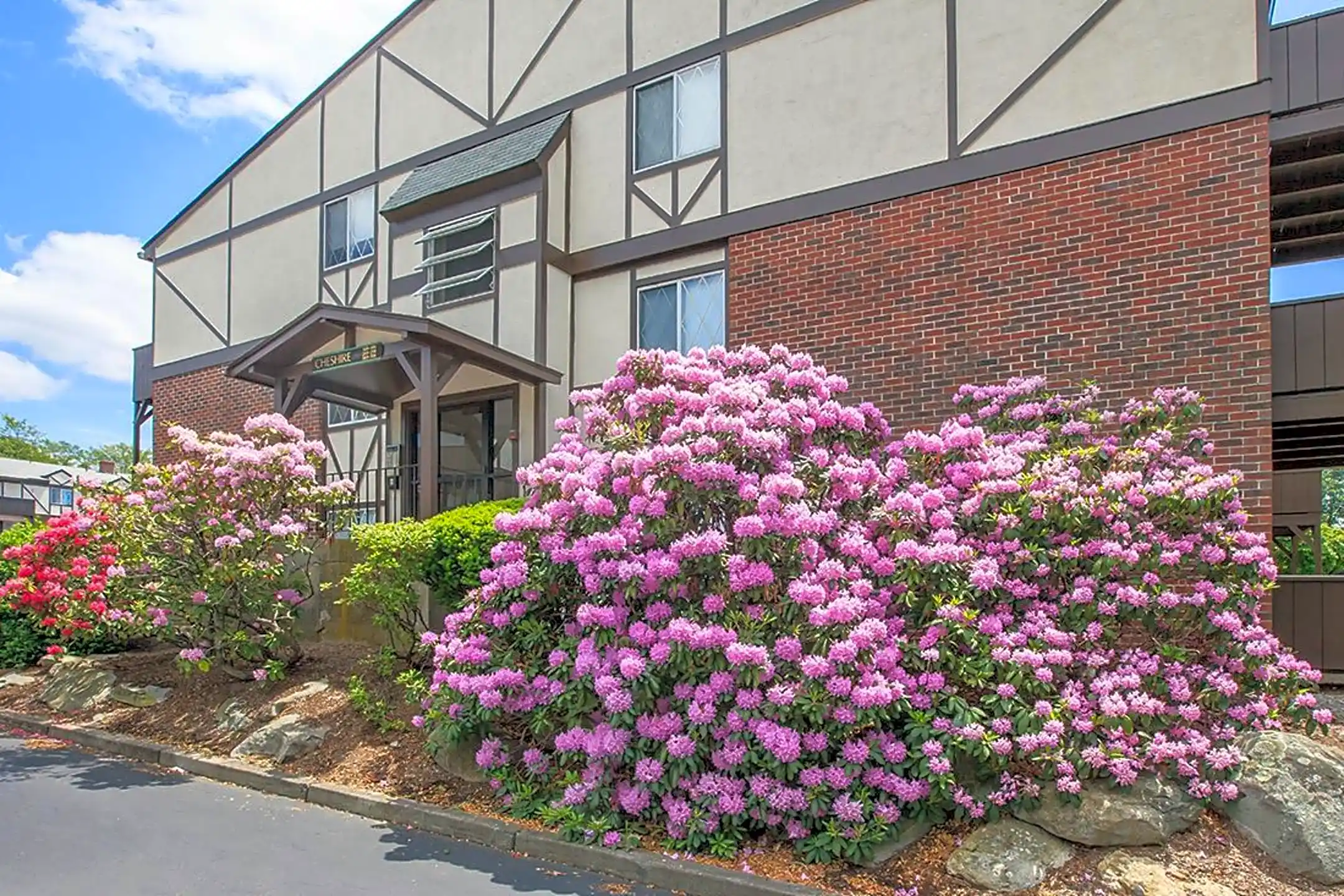 East Bay Apartments 700 Ave Warren, RI Apartments for Rent