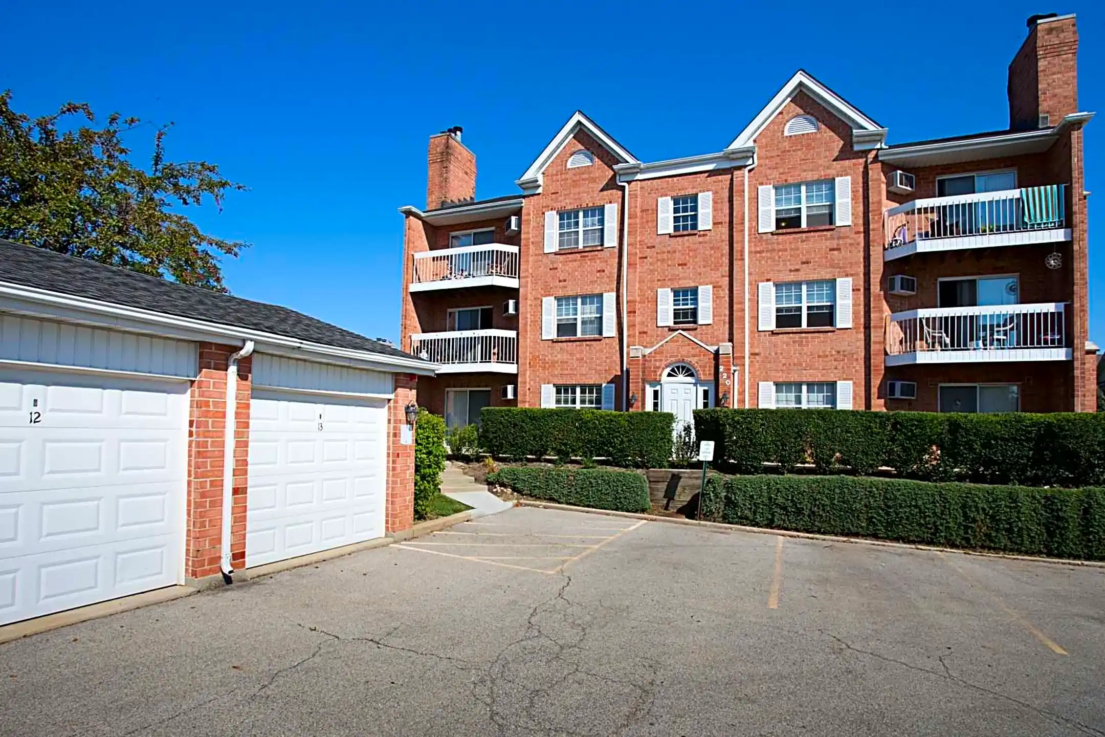 Steepleview Apartments - Itasca, IL
