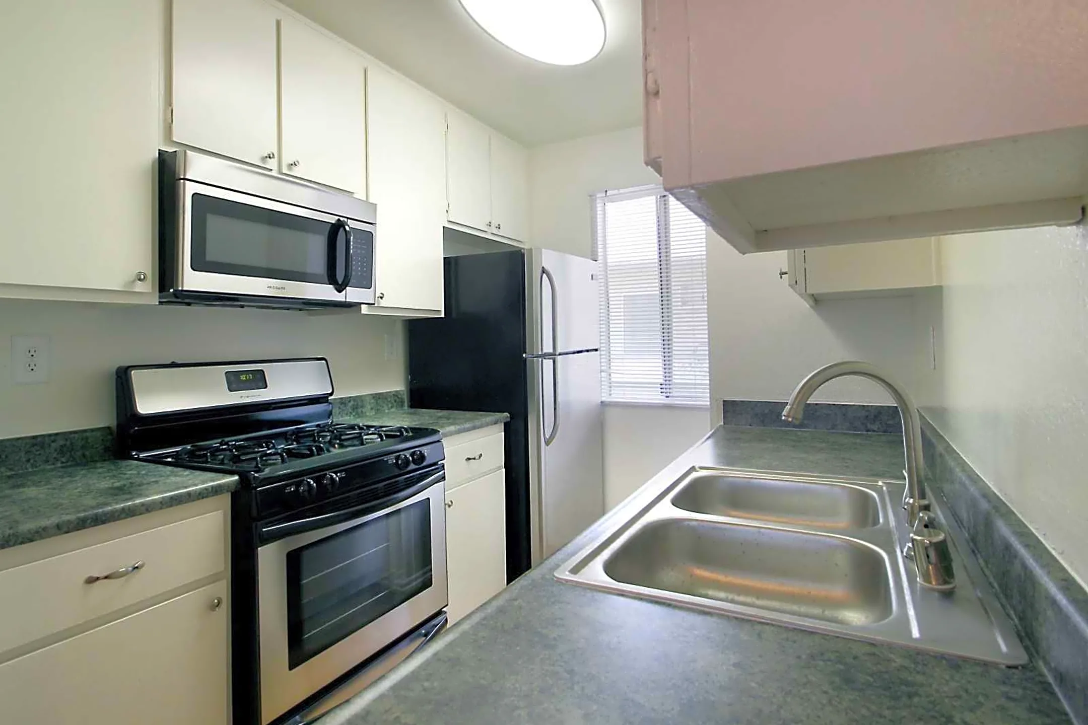 Kaitlin Court Apartments - 1340 N Poinsettia Pl | Los Angeles, CA ...