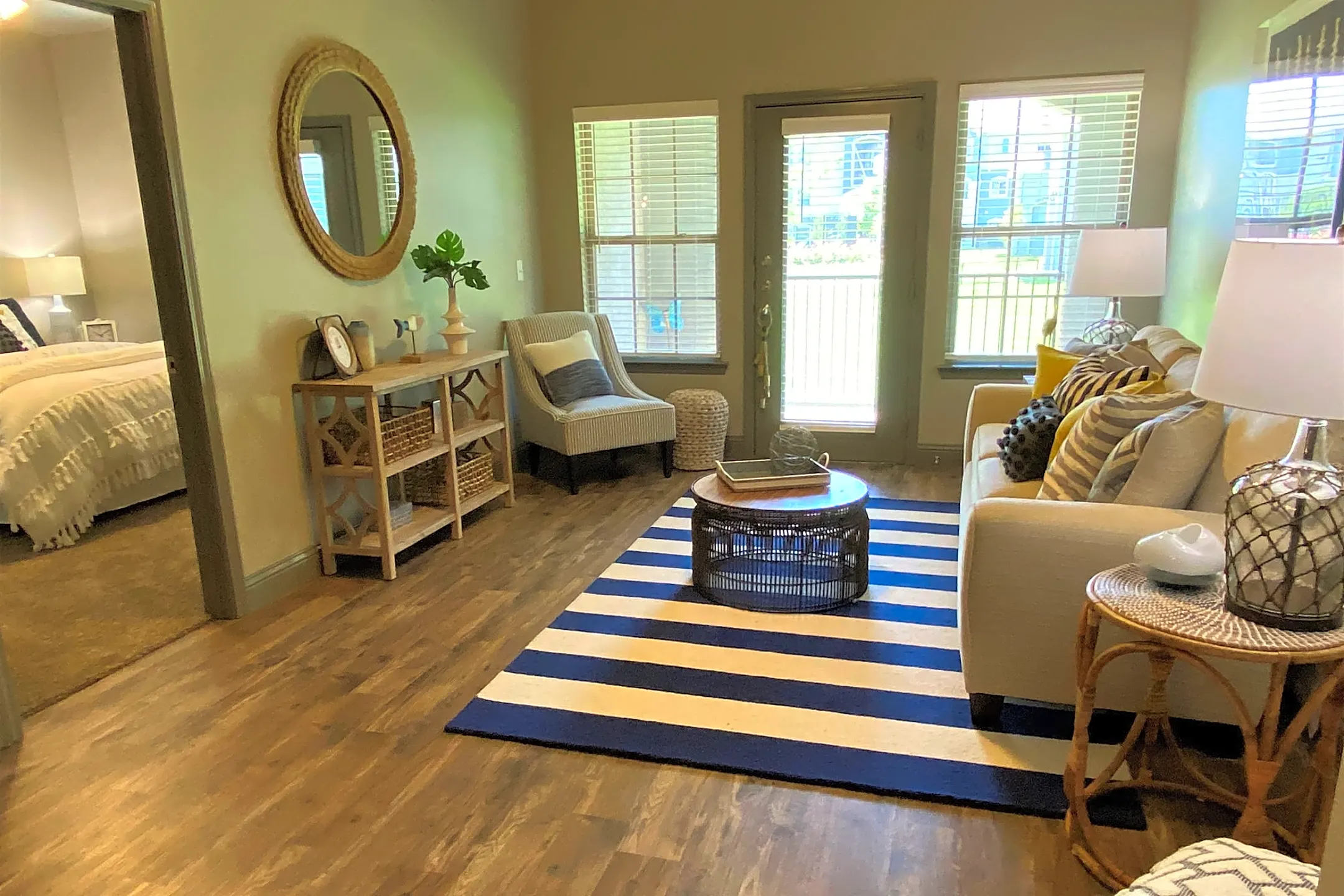 Lake Villas Apartments Granbury, TX 76048