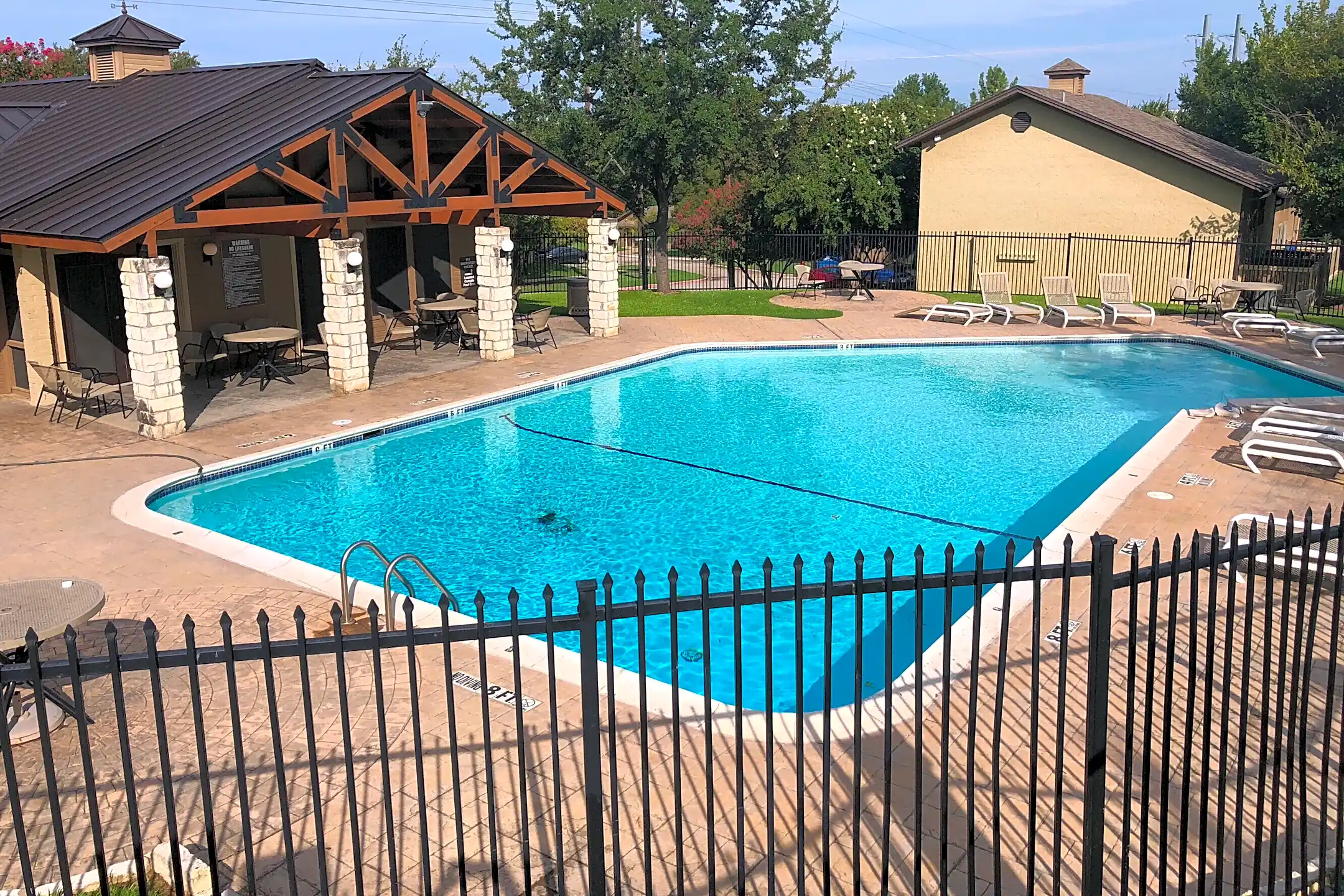 Willow Tree Apartments In Grand Prairie Texas