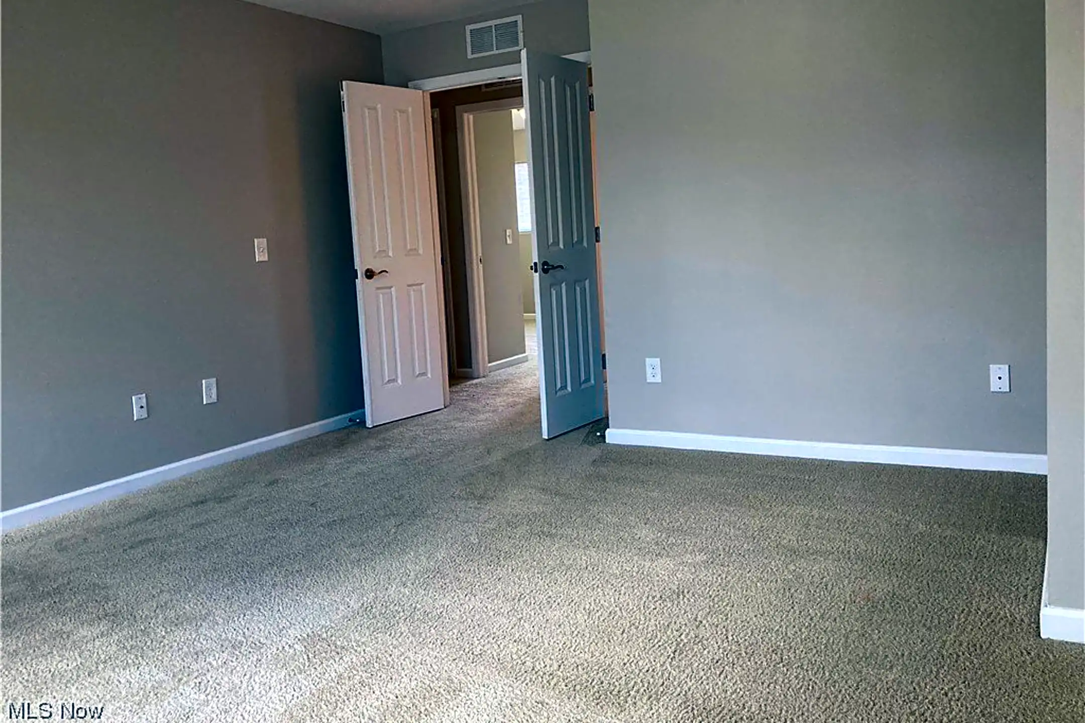 Bedroom - 1925 E 86th St - Cleveland, OH