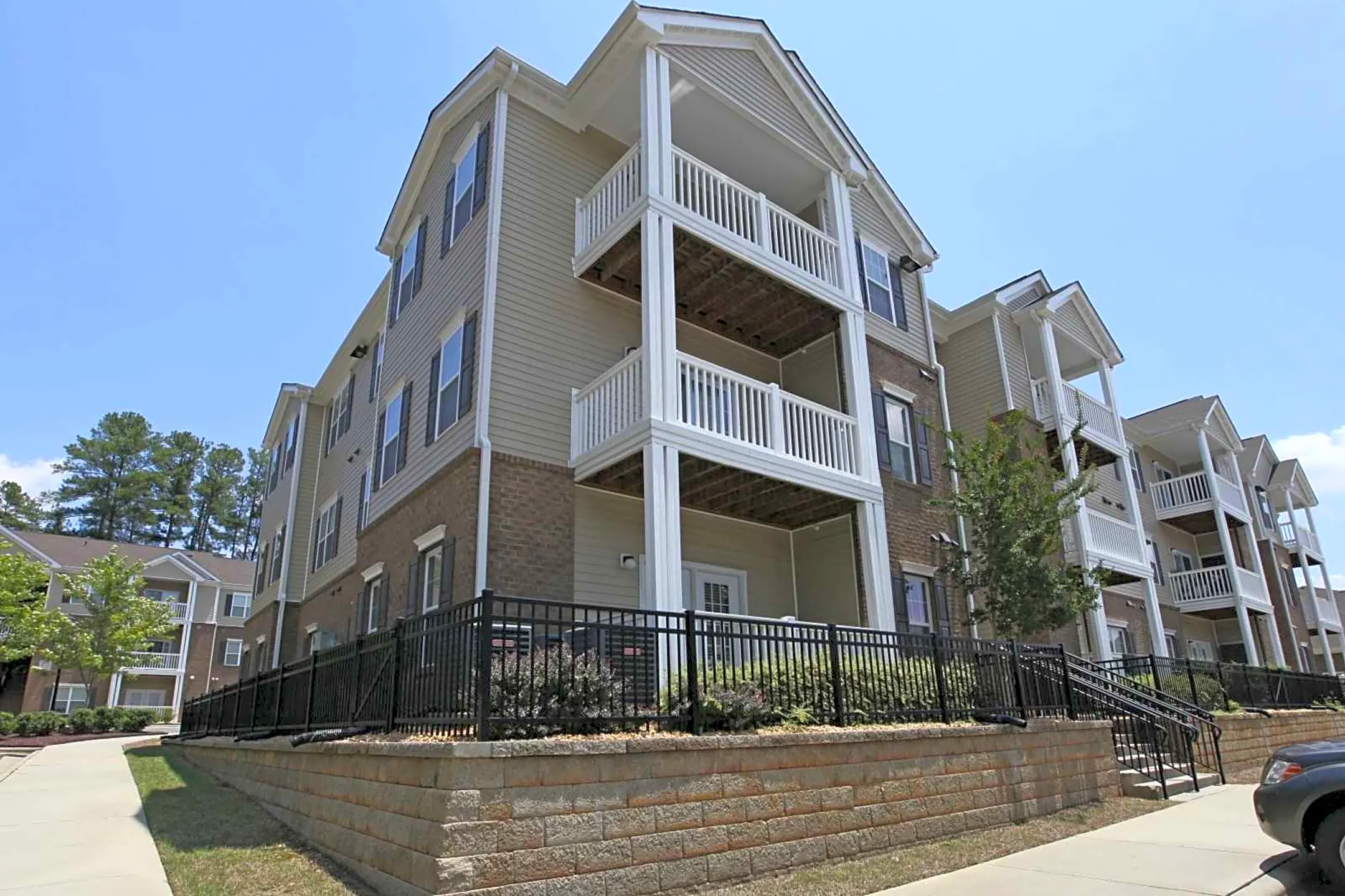 Clairmont at Farmgate - 6301 Daybrook Cir | Raleigh, NC Apartments for ...