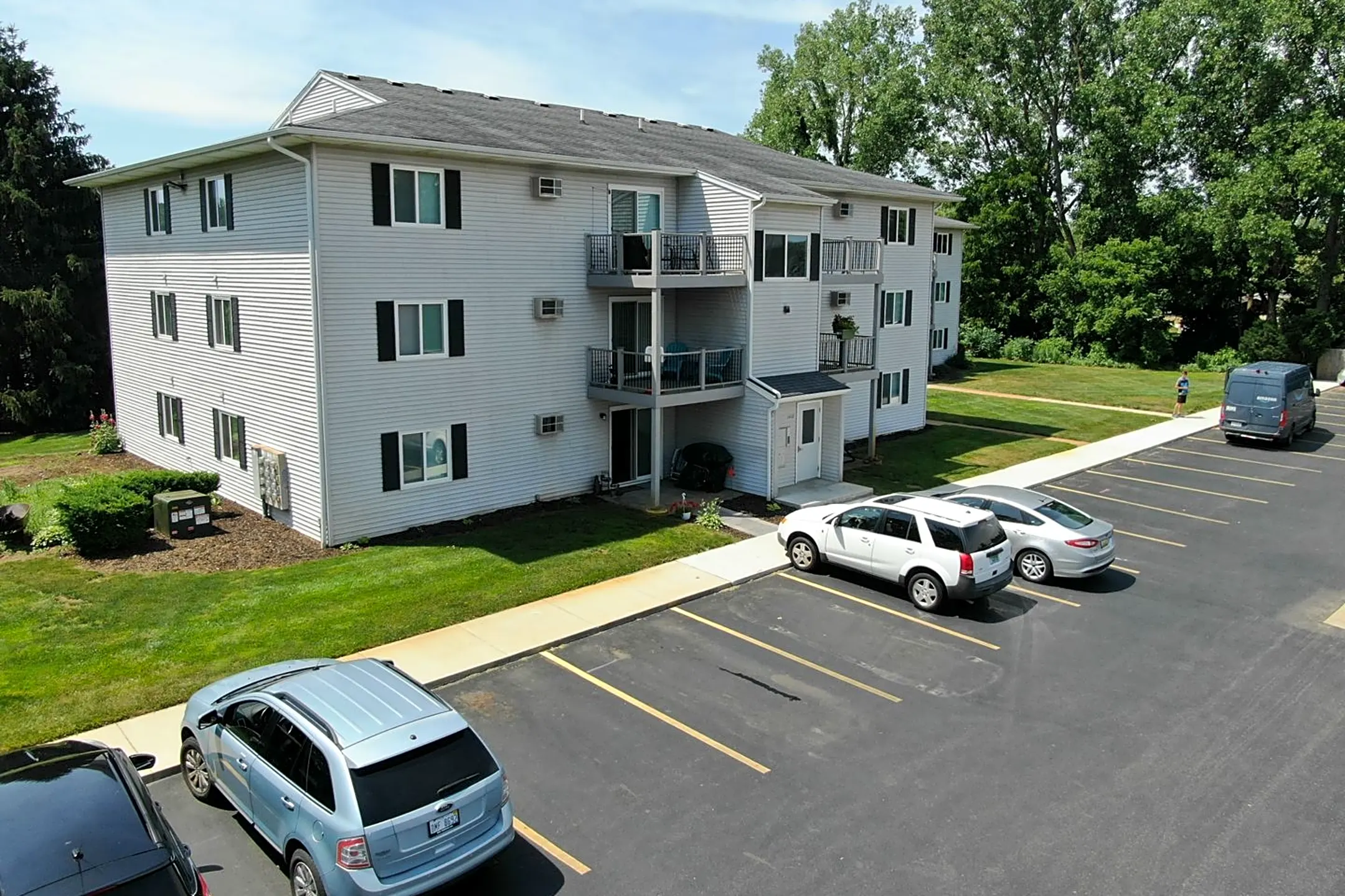 Pebble Beach Apartments ( Pebblebeach Apts LLC) Apartments - Lowell, MI ...