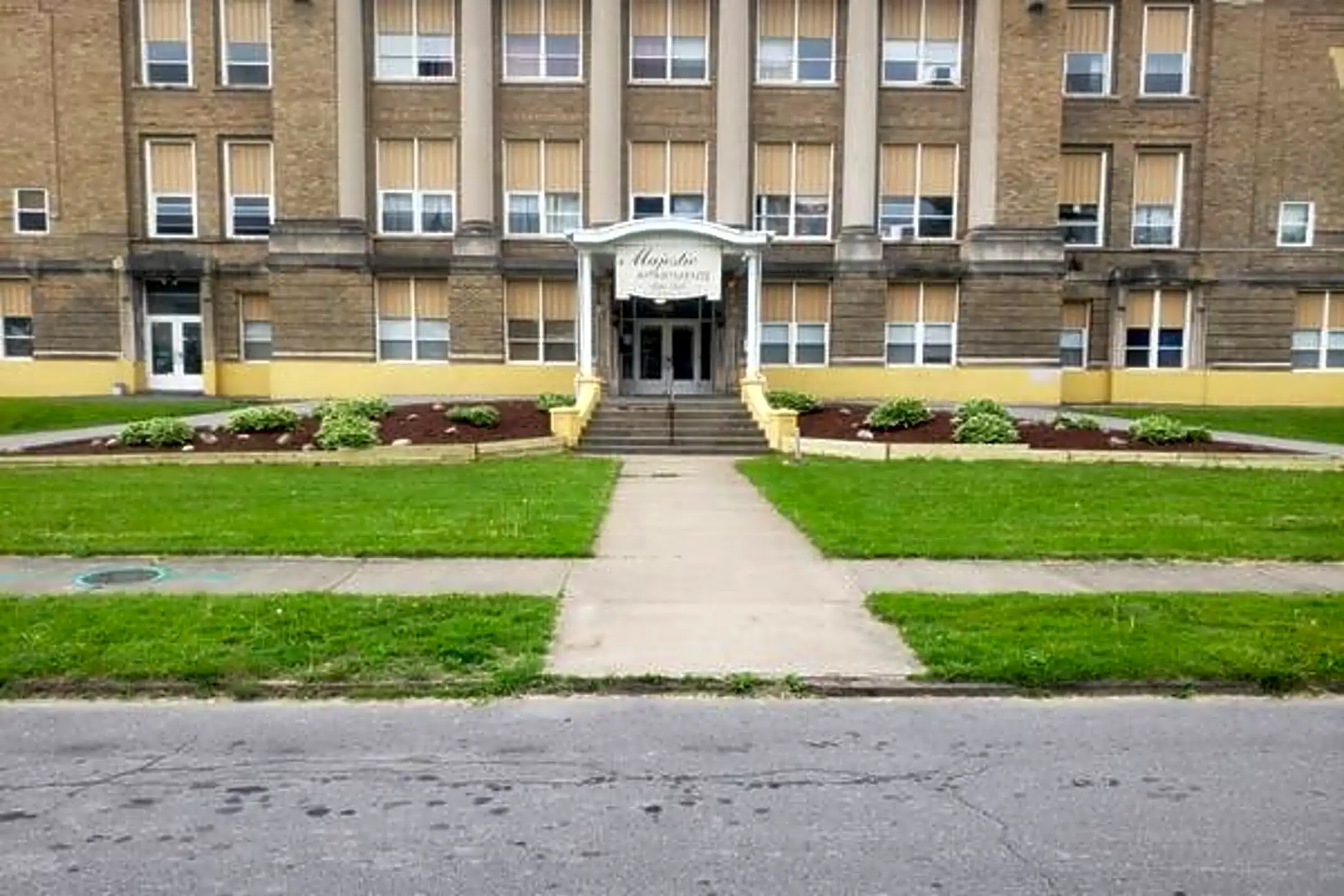 435 N Bellinger St Apartments Herkimer, NY 13350