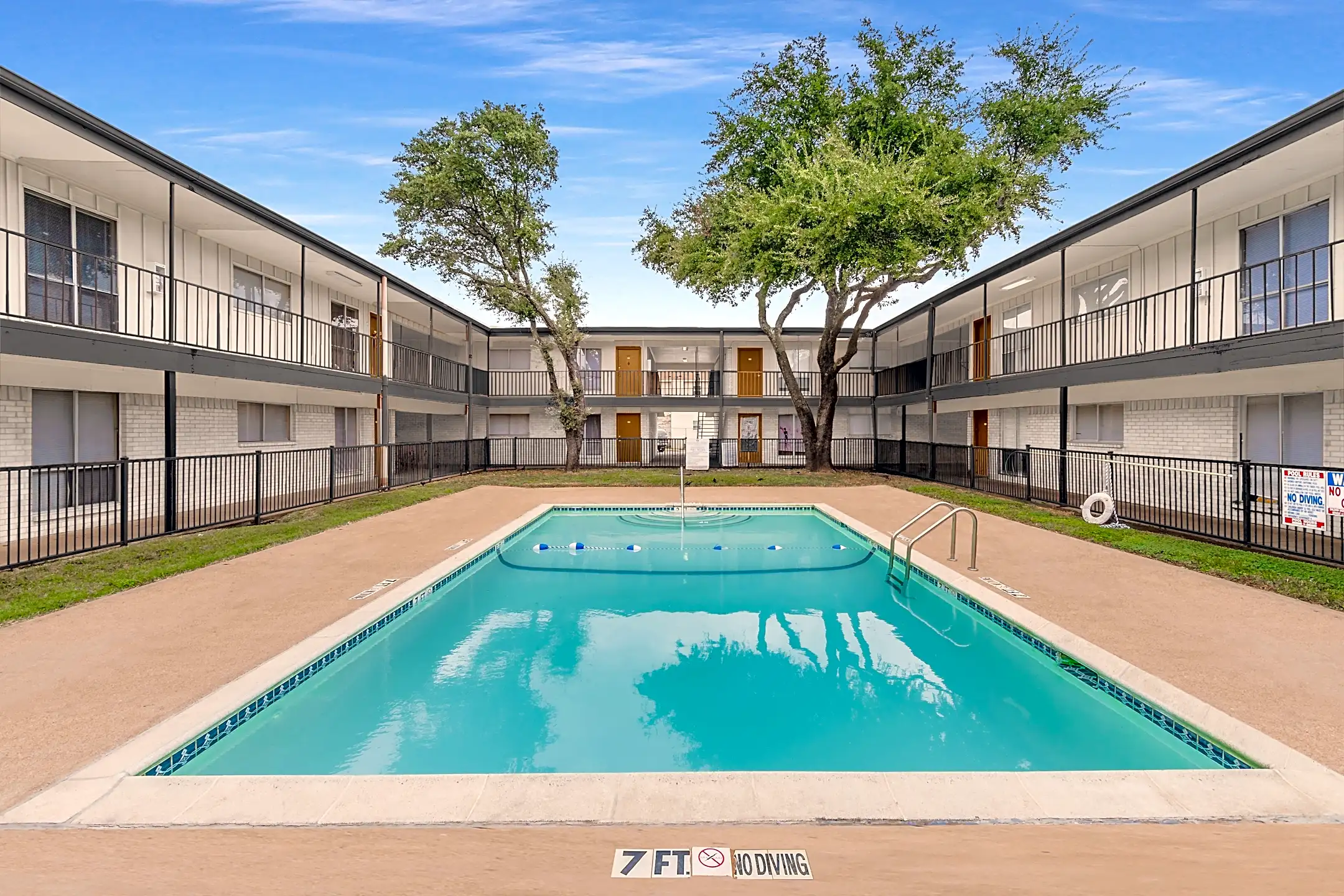 aurora-apartments-dallas-tx-75211