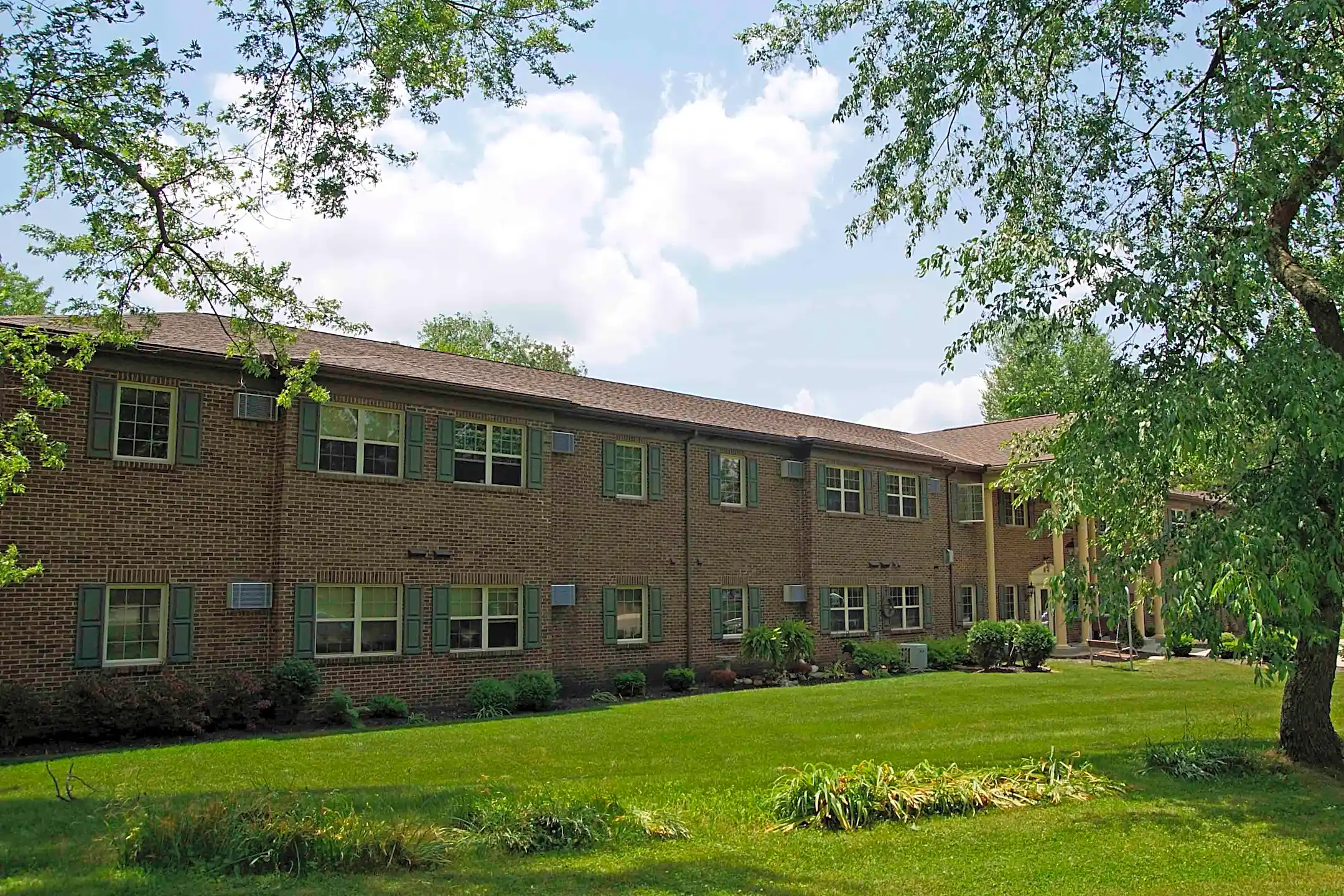 Pleasant View 114 Academy St Pleasantville, OH Apartments for Rent