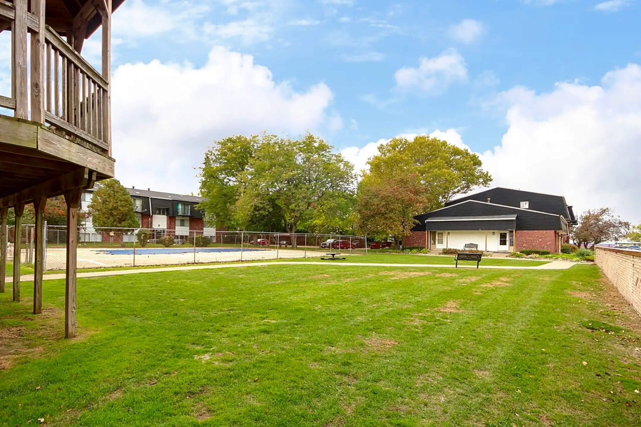 The Arbors Apartments 24120 Denise Blvd Clinton Township, MI