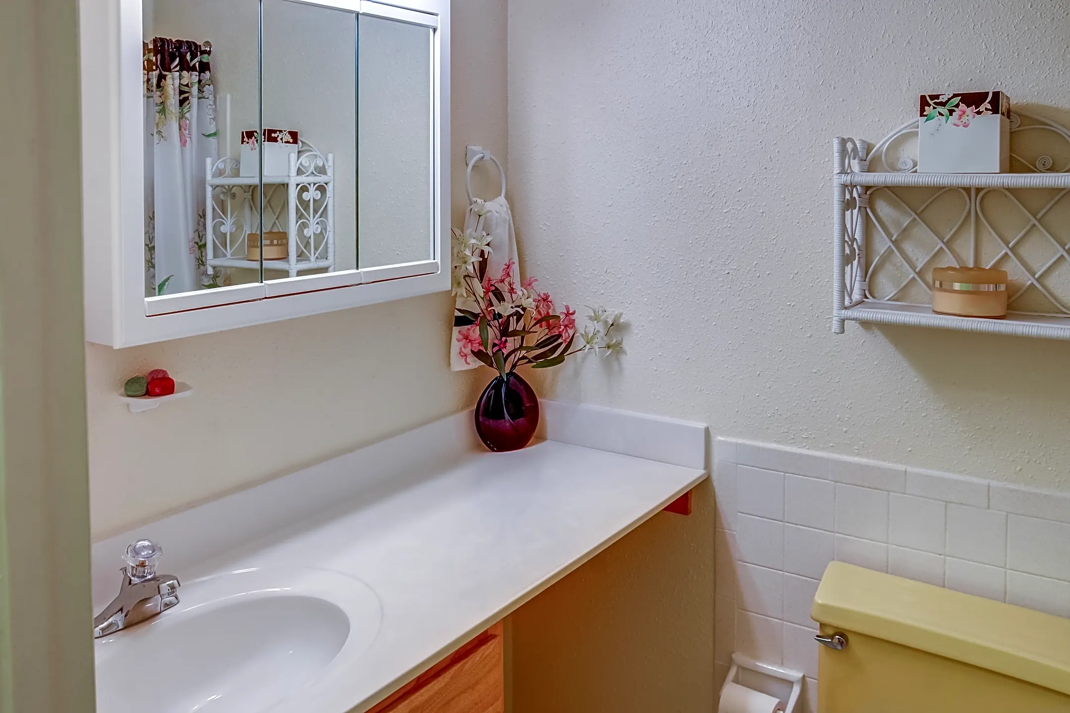 Bathroom - Kenwood Park Apartments - Rosedale, MD