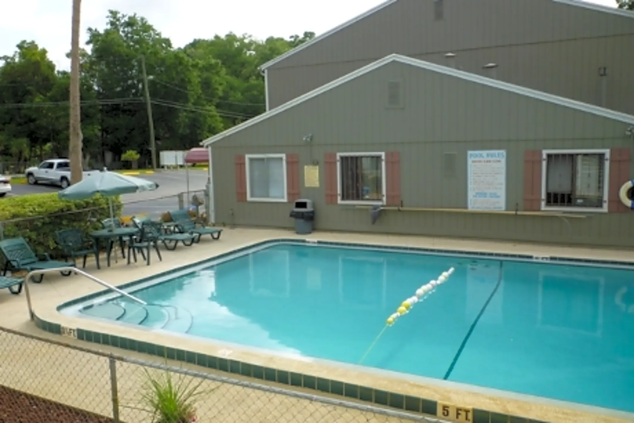 Lyn Gardens Apartments 506 E Wisconsin Ave Deland, FL Apartments