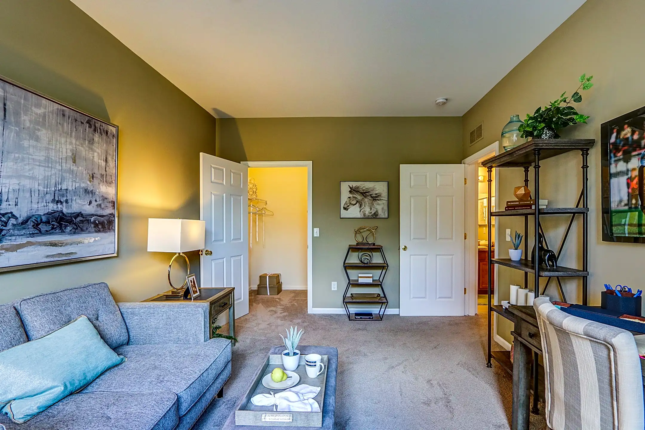 Ashford Apartments w/ Garages Shelby Township, MI 48317