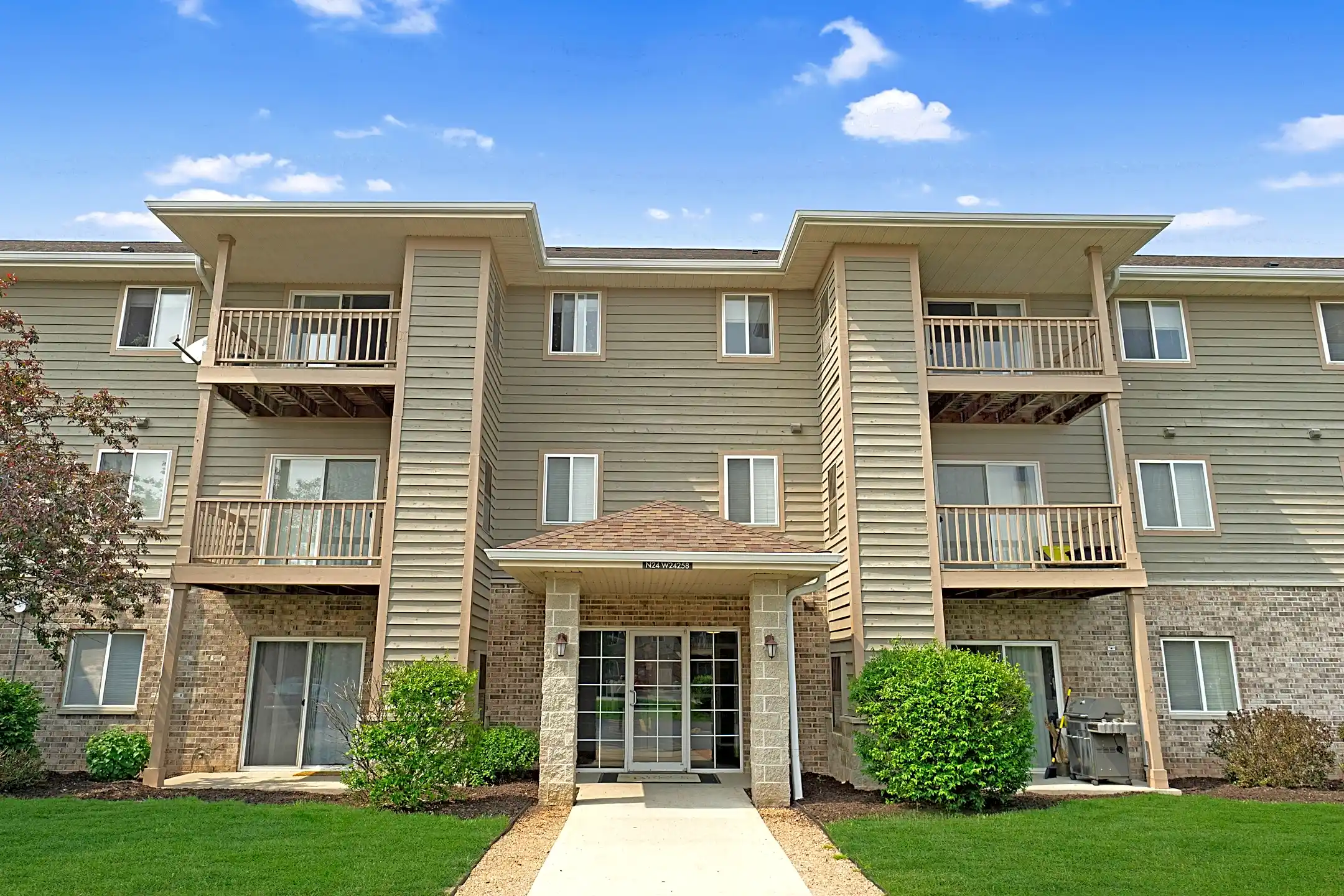 Saddle Brook Apartments Pewaukee, WI 53072