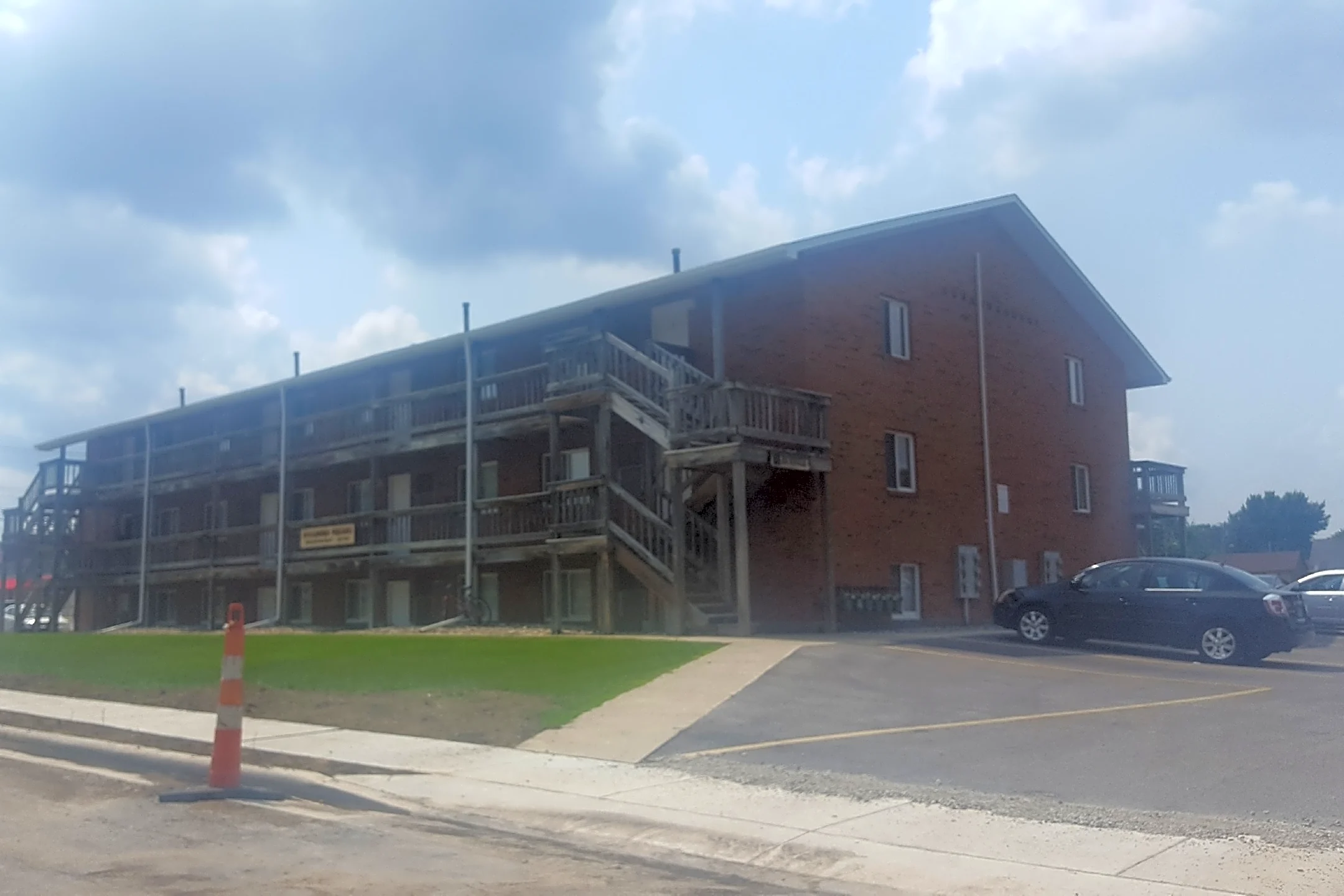 Pool - Sycamore Square Apartments & Houses - Bowling Green, OH
