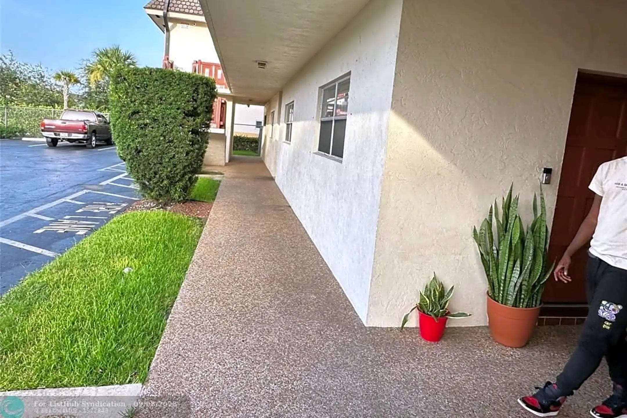 Patio / Deck - 5900 NW 17th Pl #103 - Sunrise, FL