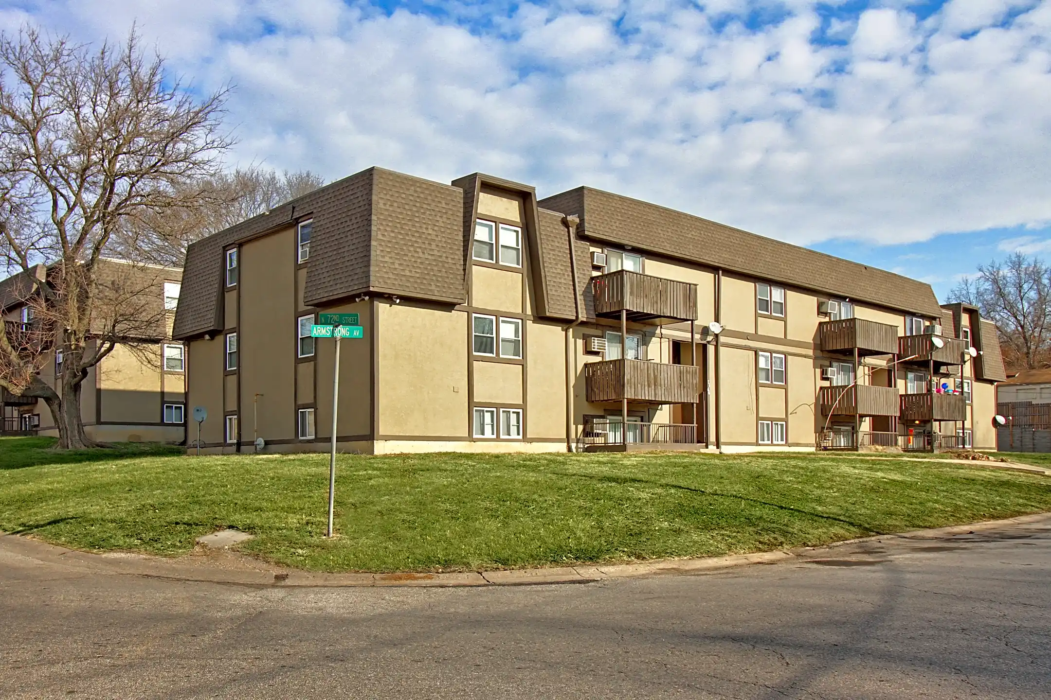 The Seven Two Apartments Kansas City, KS 66112