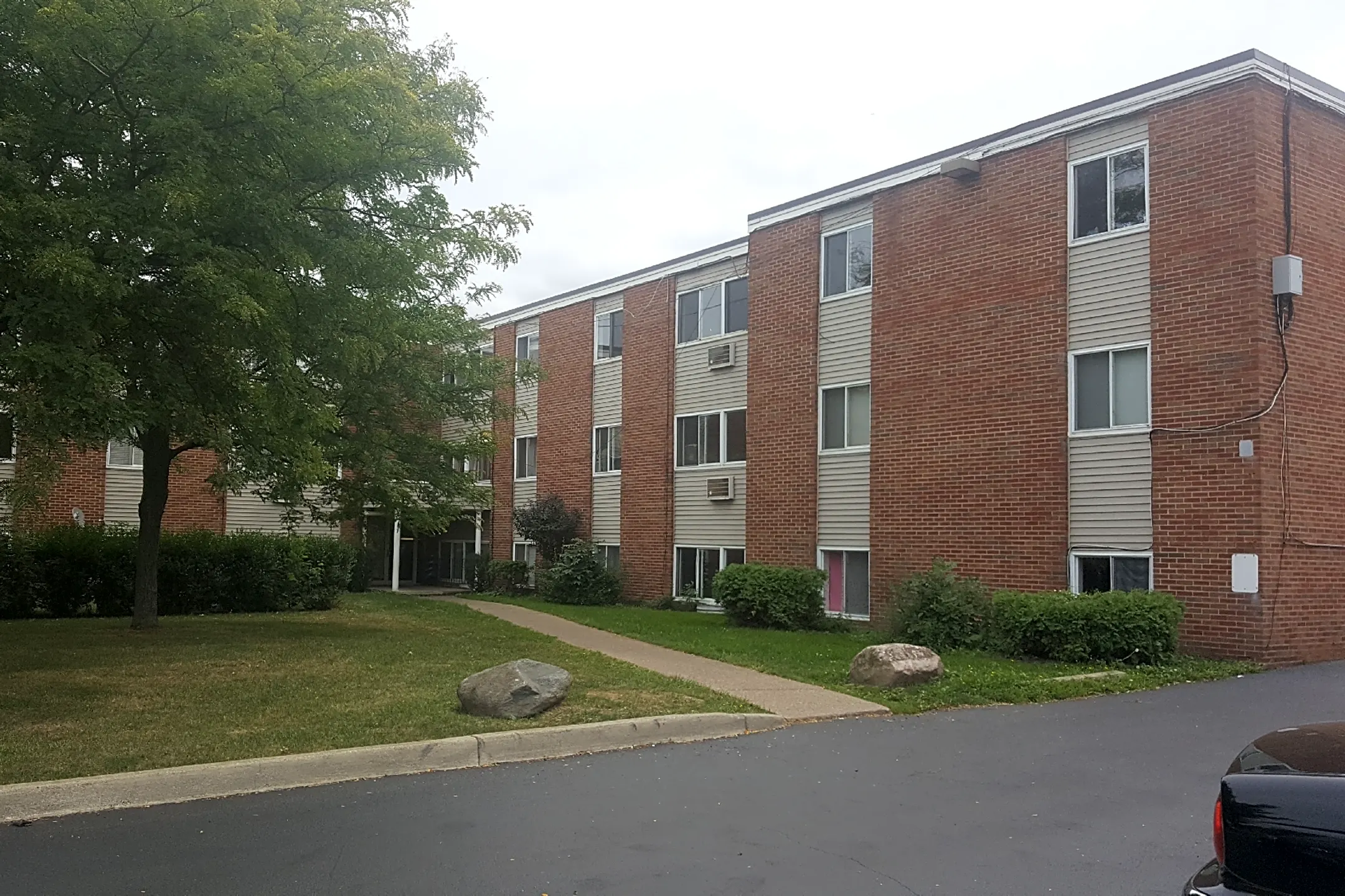 Pineview Apartments - Niagara Falls, Ny 14304