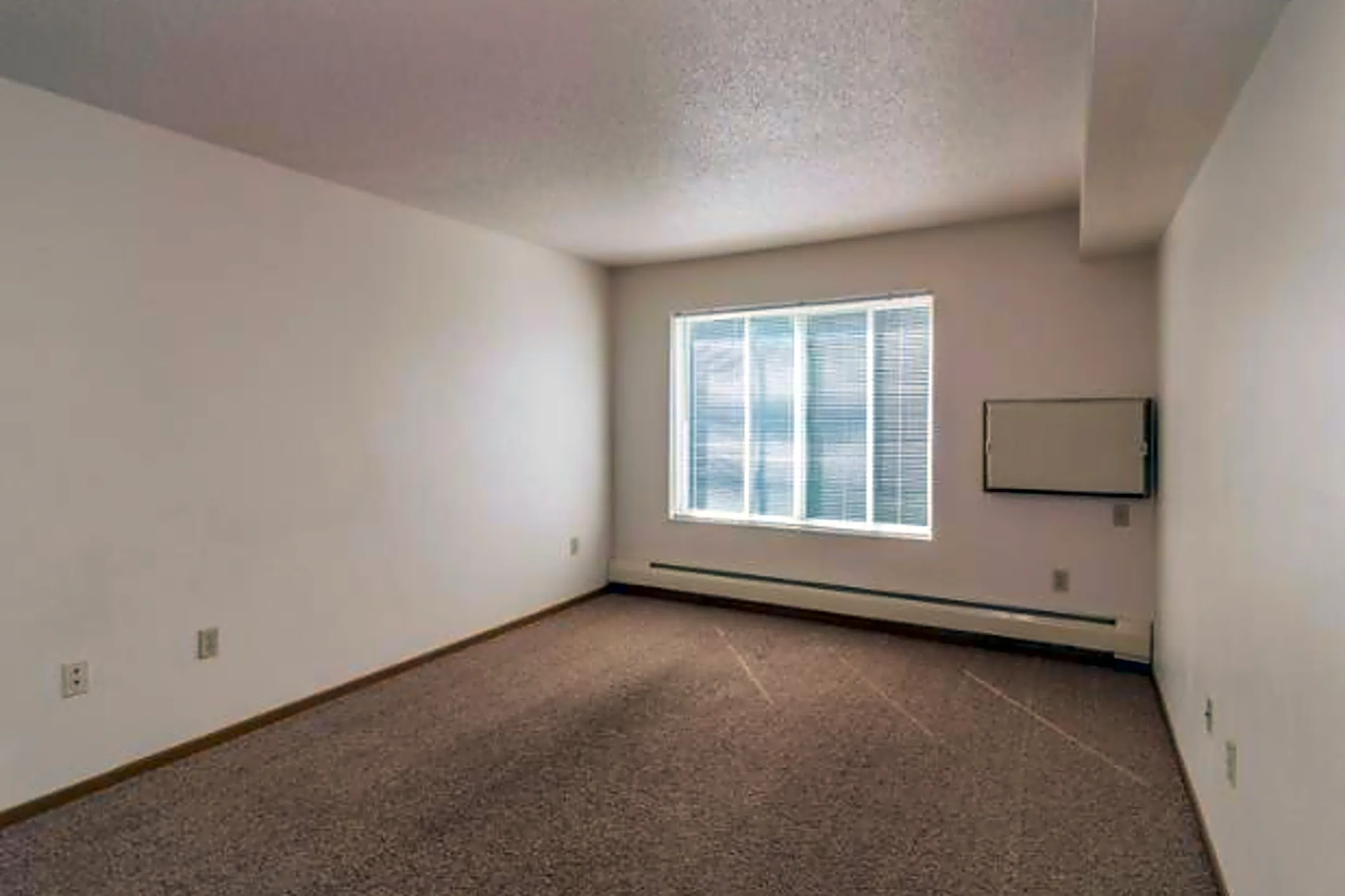 Onamia Town Square 204, 206, 208 Railroad Ave W Onamia, MN