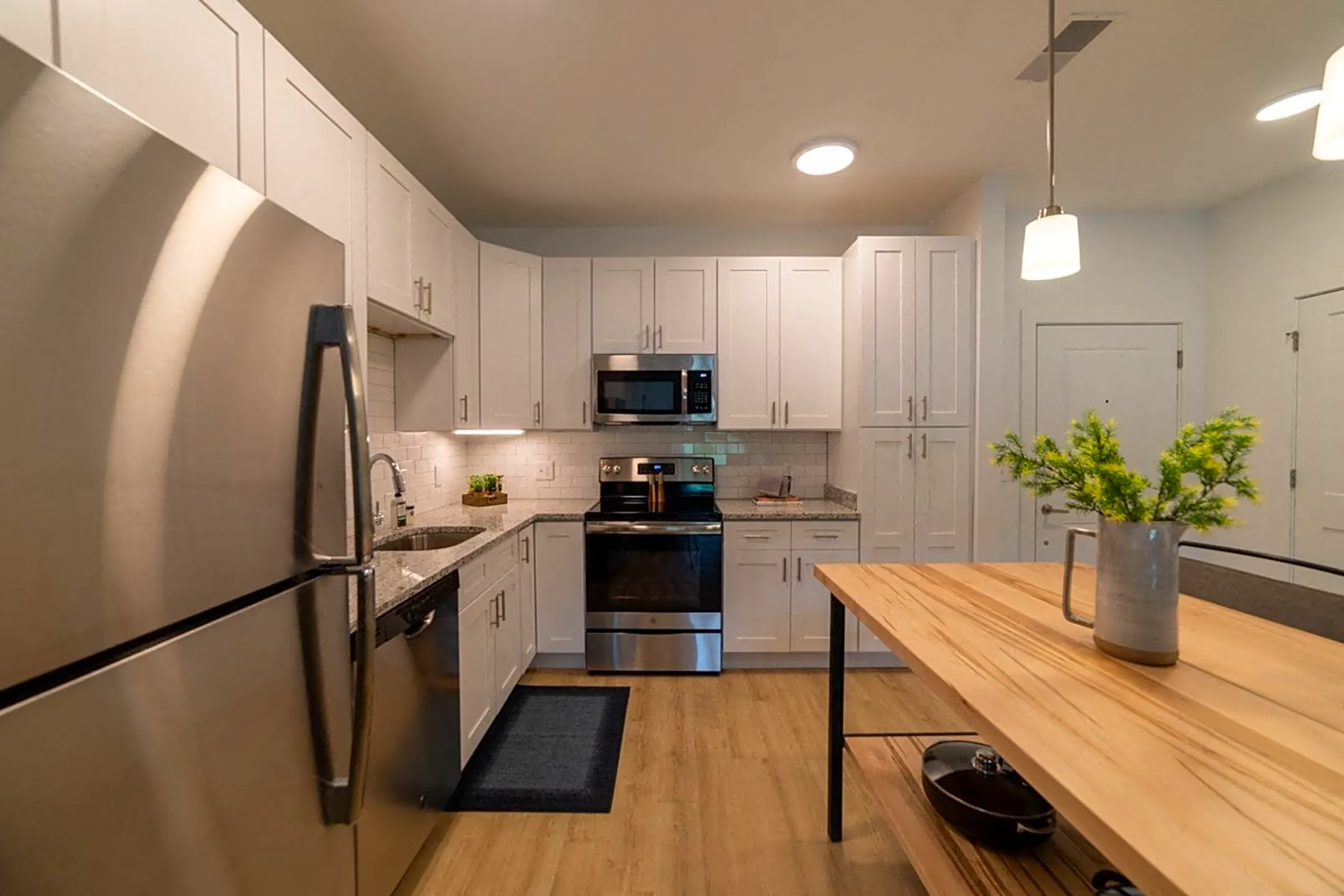 Kitchen - The Approach at Summit Park - Blue Ash, OH