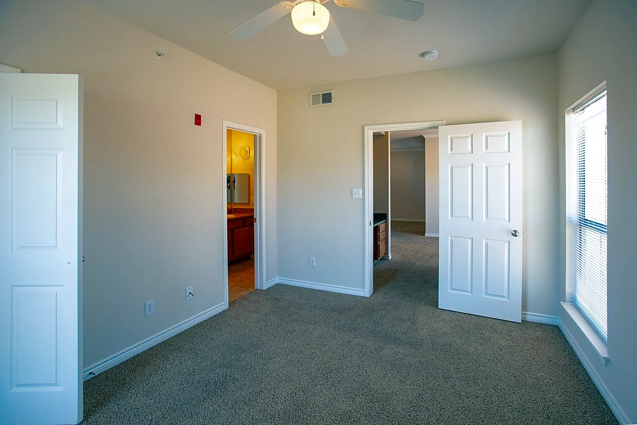 The Legends of El Paso 200 Desert Pass El Paso, TX Apartments for