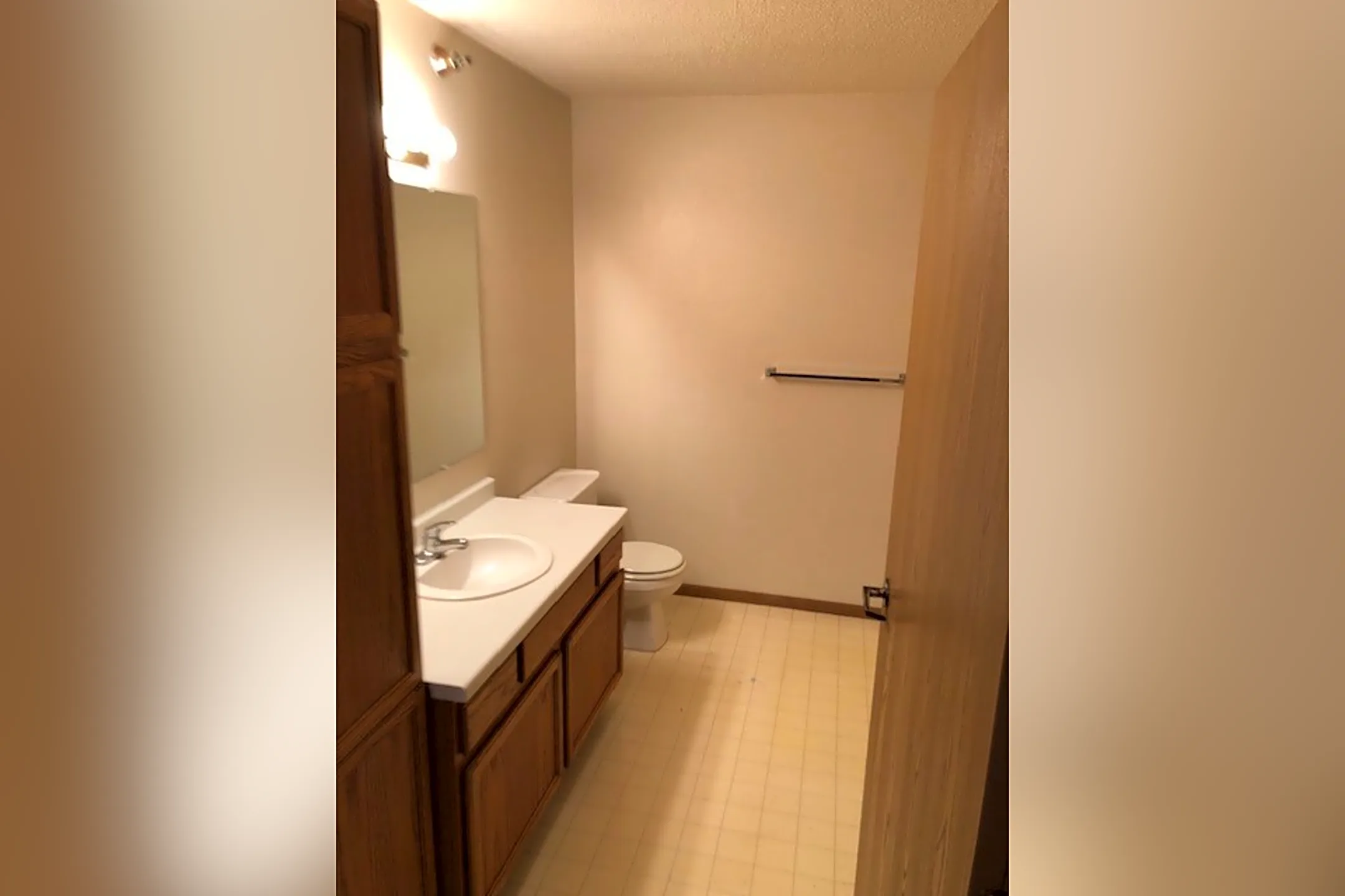 Sandy Creek Apartments 320 N Western Ave Sioux Falls, SD Apartments