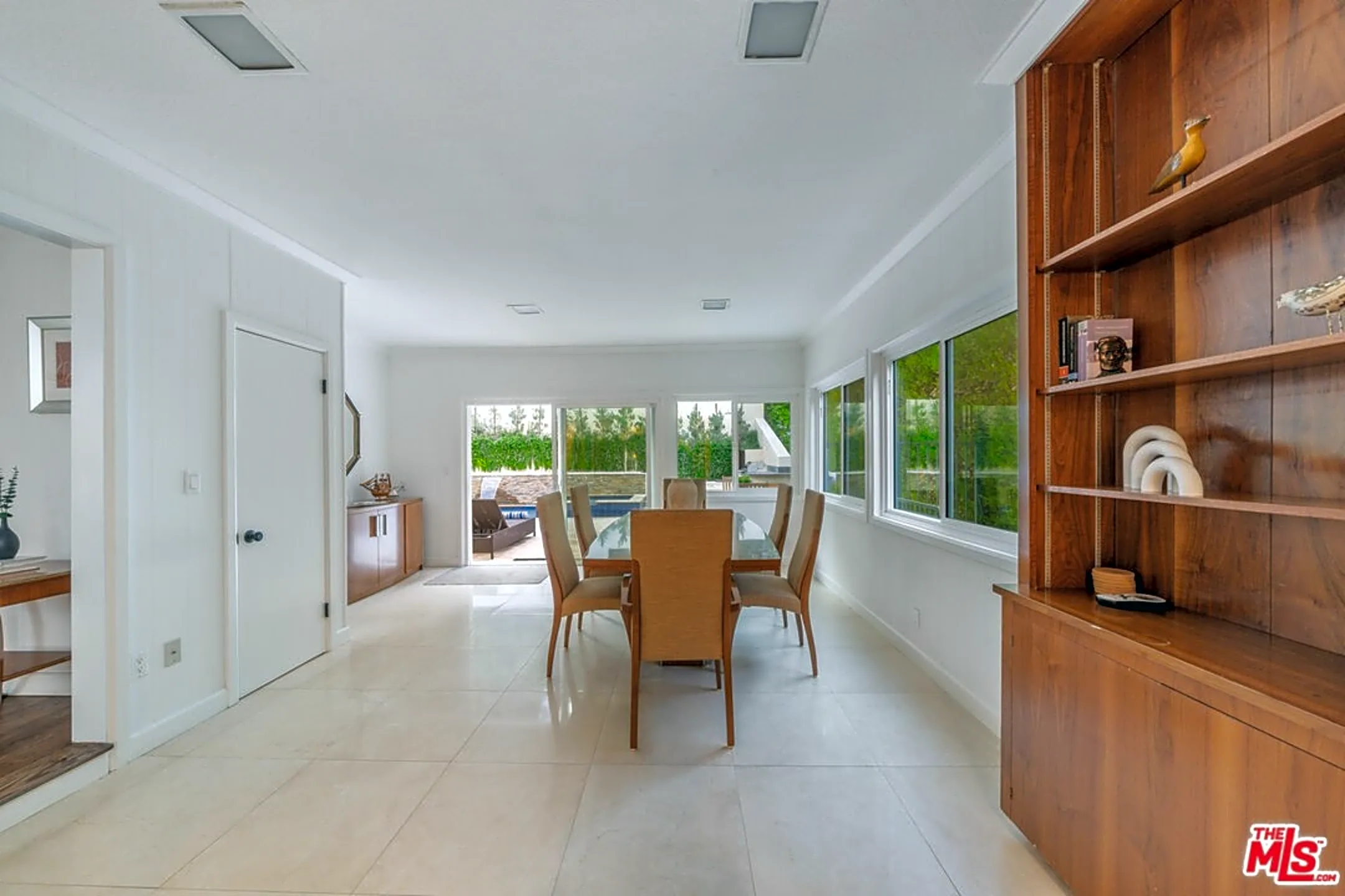Dining Room - 3771 Longview Valley Rd - Los Angeles, CA