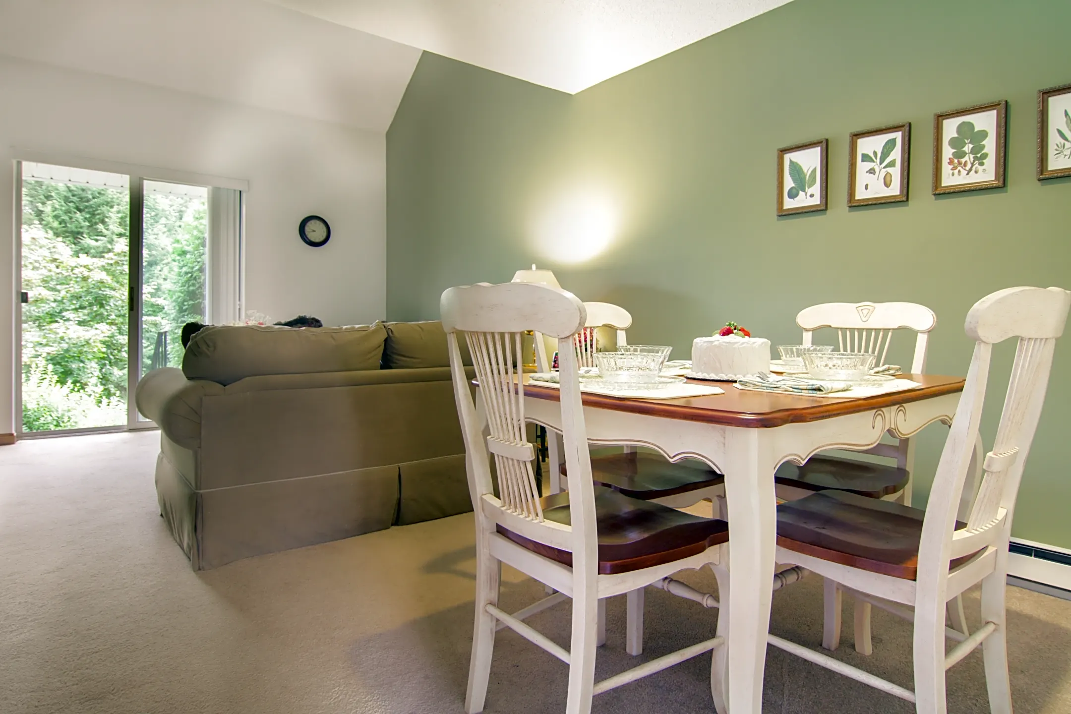 Dining Room - Cornfield Apartments - Ellington, CT
