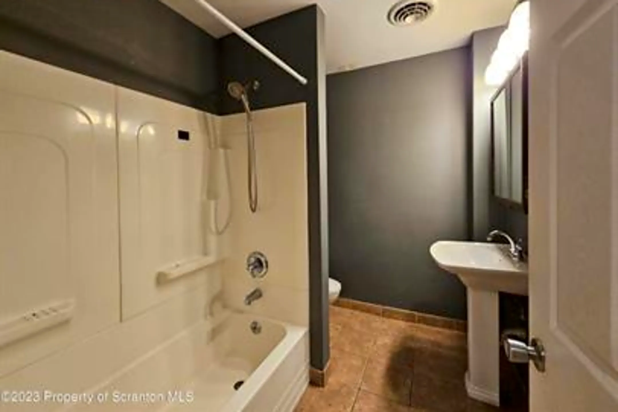 108 Penn St Houses Kingston, PA 18704