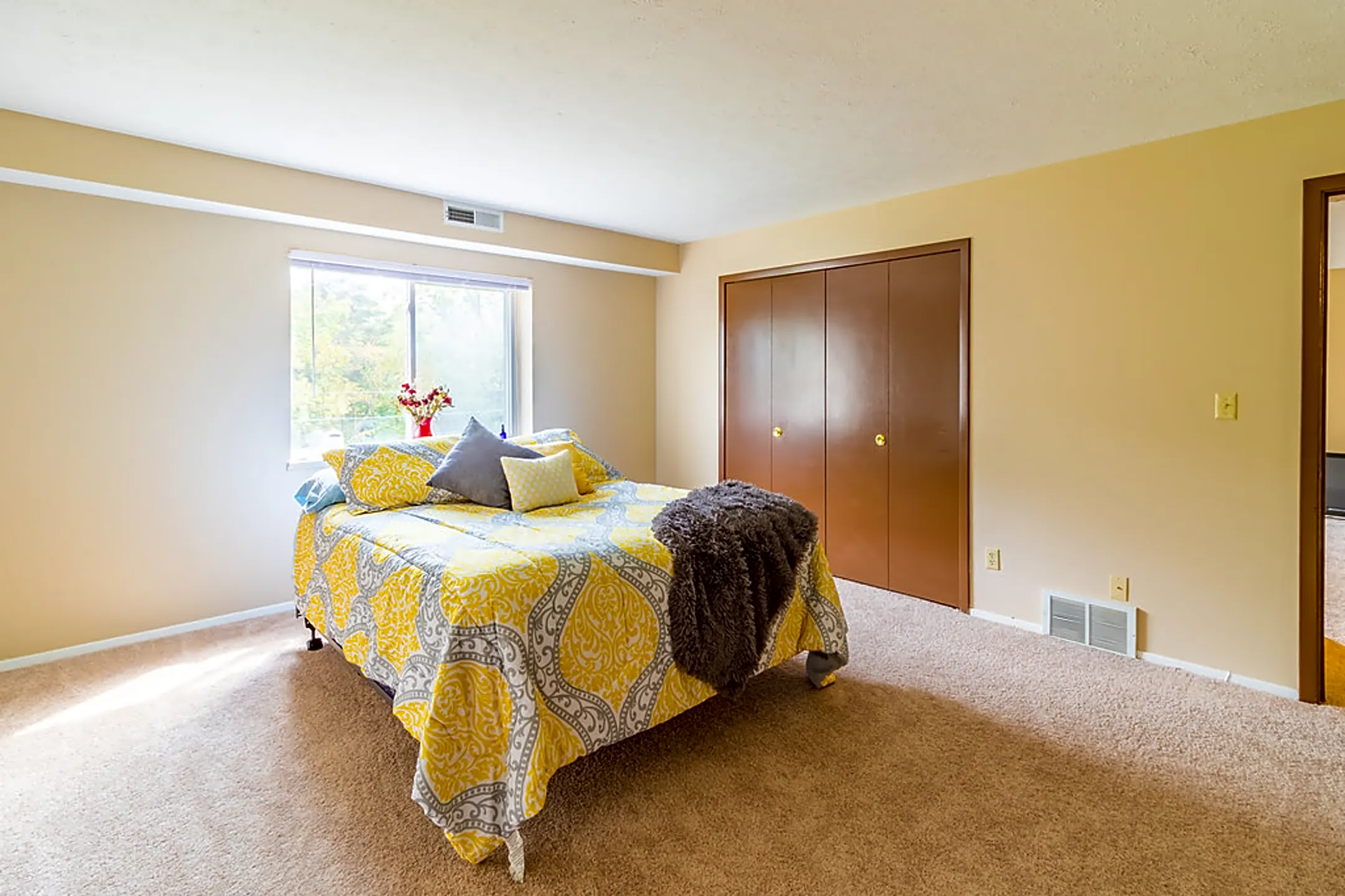 Granada Gardens Apartments And Townhomes Warrensville Heights, OH 44128