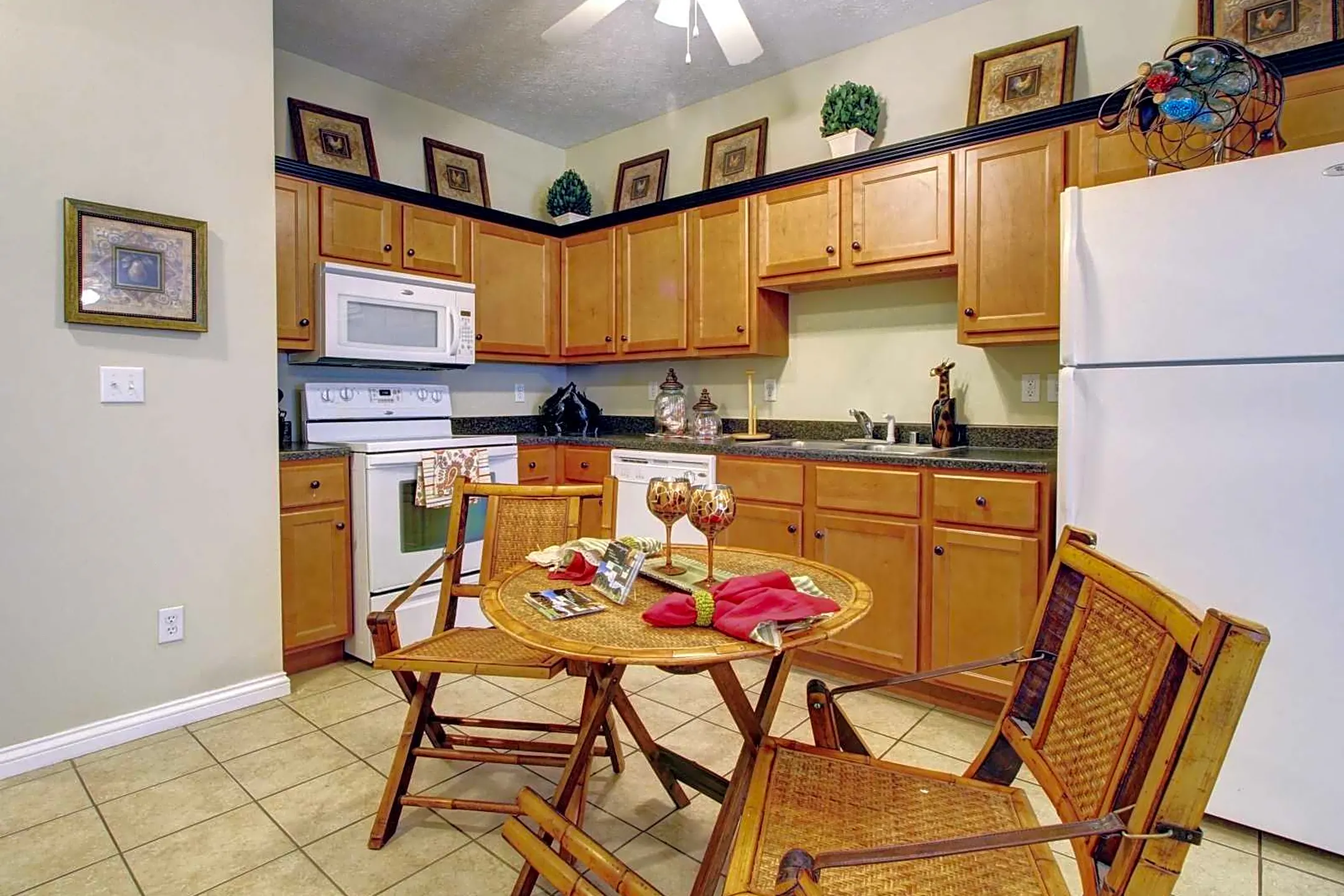 Kitchen - Pin Oak Villas of Kentucky - Radcliff, KY