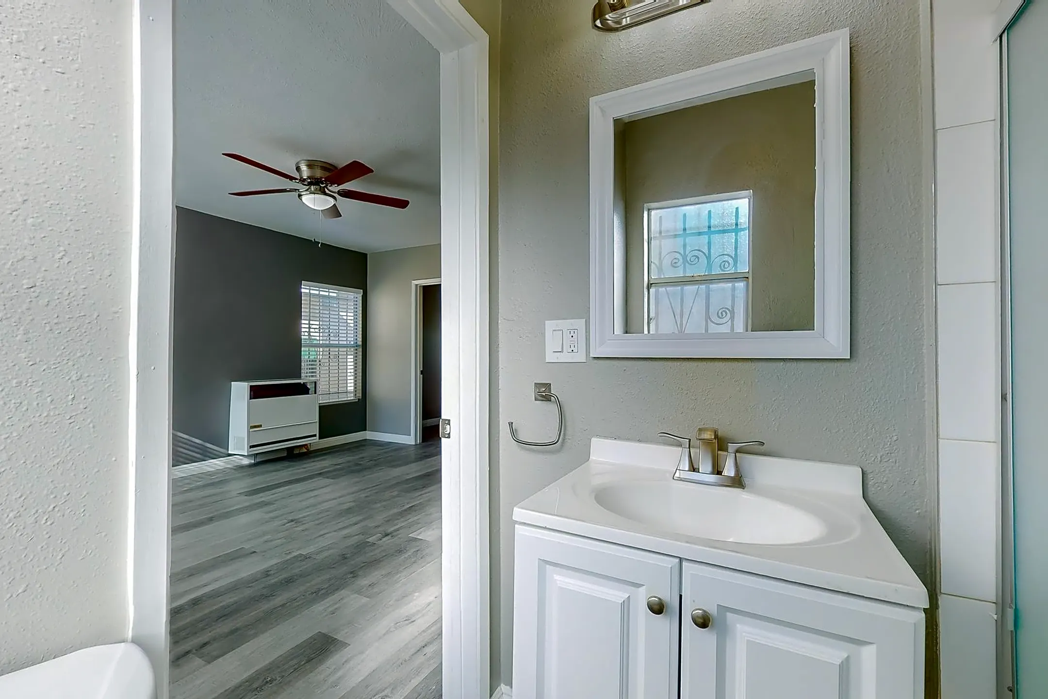 1000 N Sloan Ave 1000 N Sloan Ave unit 1004A Compton, CA Houses