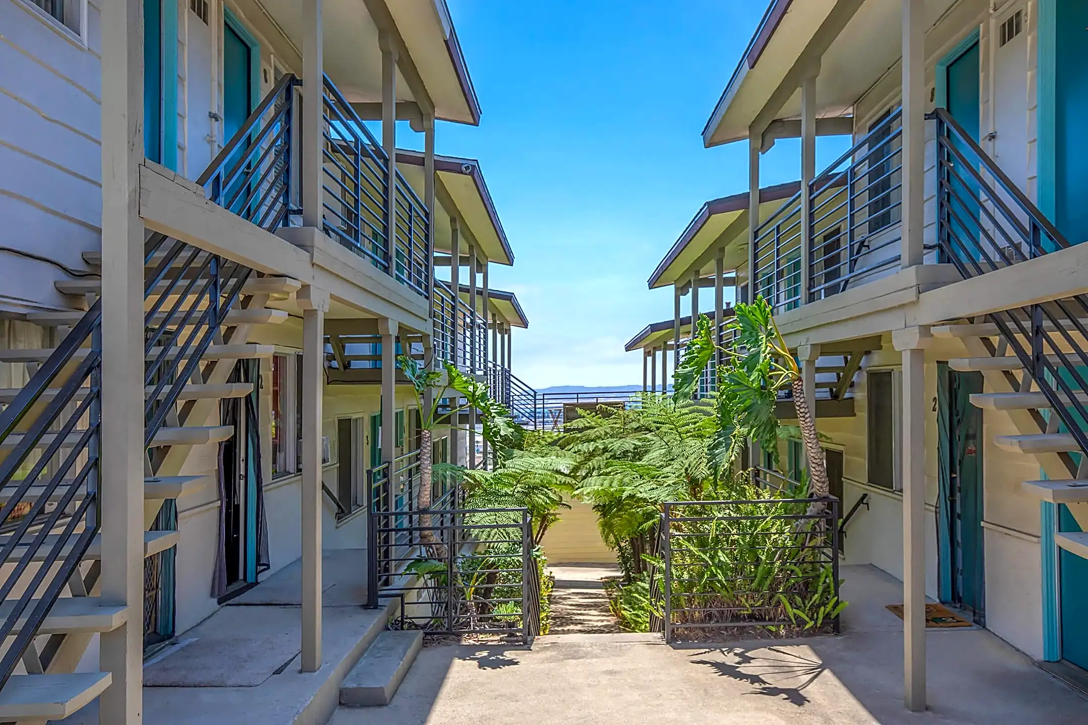 Building - Overlook Point Apartments - San Diego, CA