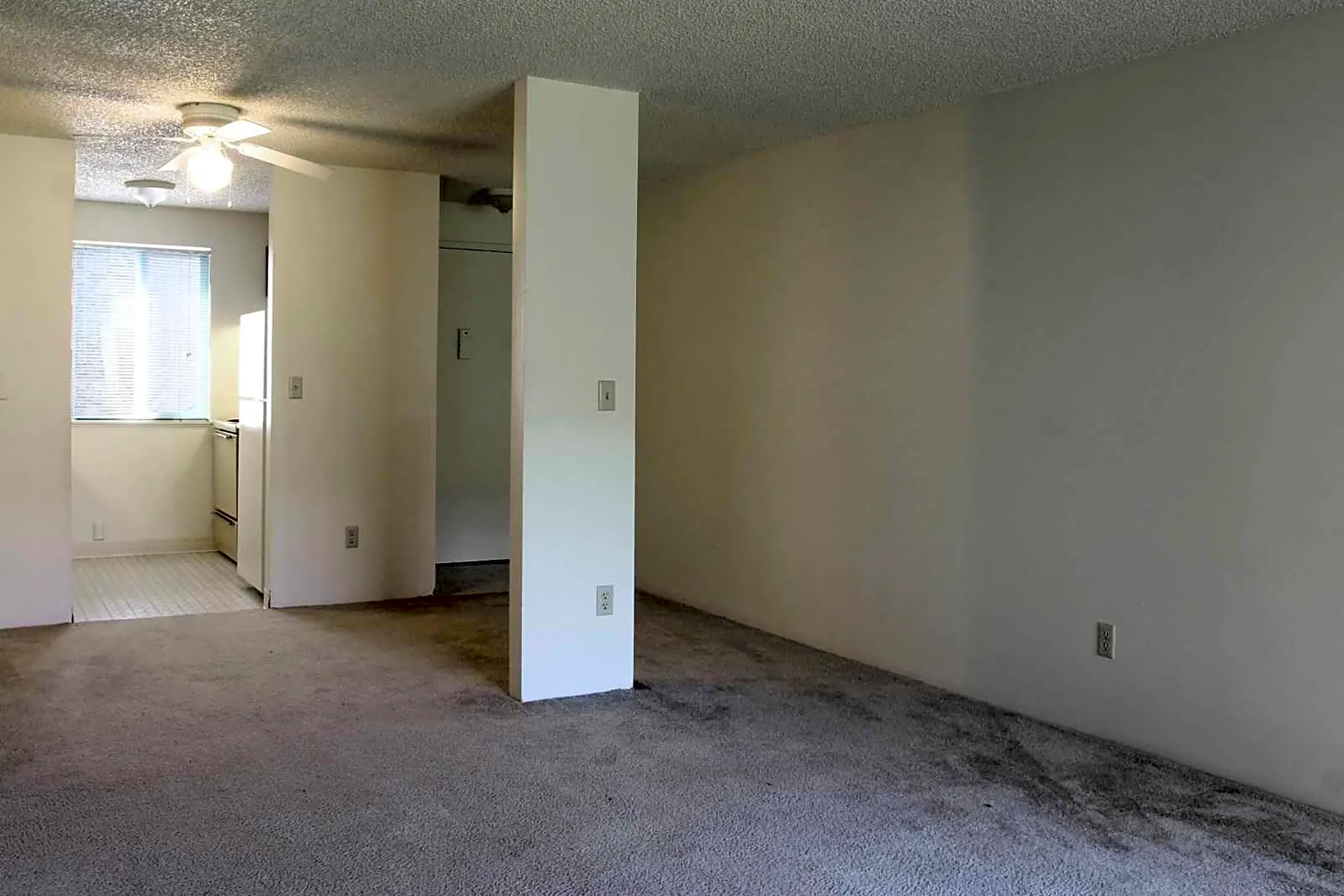 Living Room - Willamette Terrace Apartments - West Linn, OR