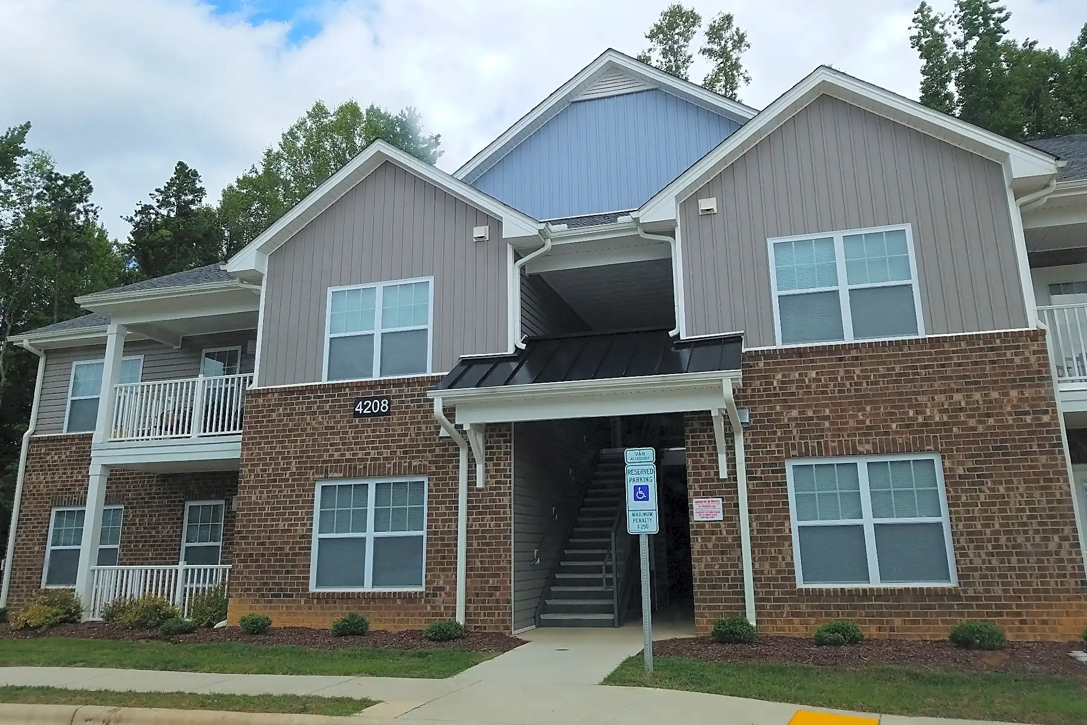 Sumner Ridge Apartments - Greensboro, NC 27406