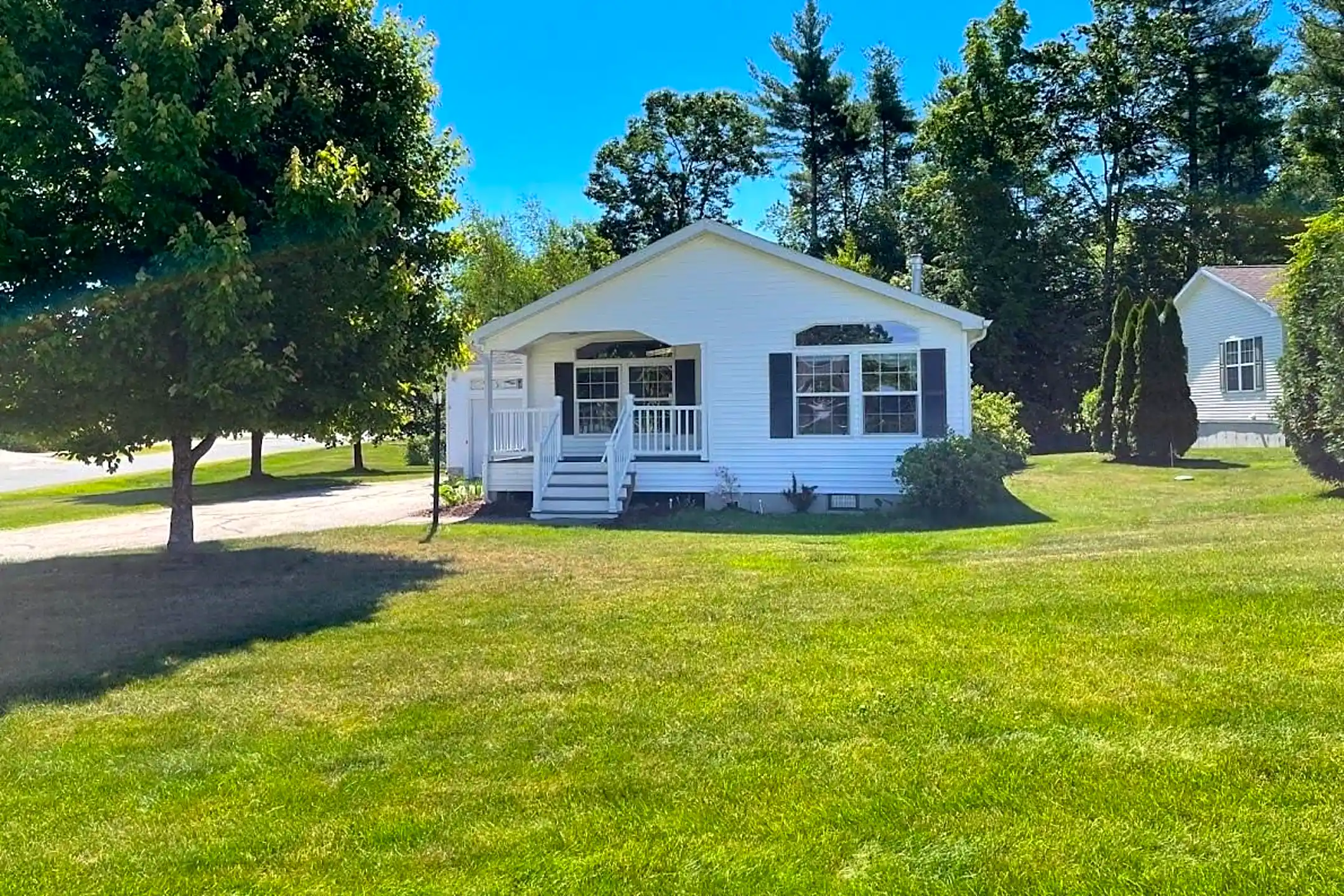 14 Sawmill Rdg Houses Sandown, NH 03873