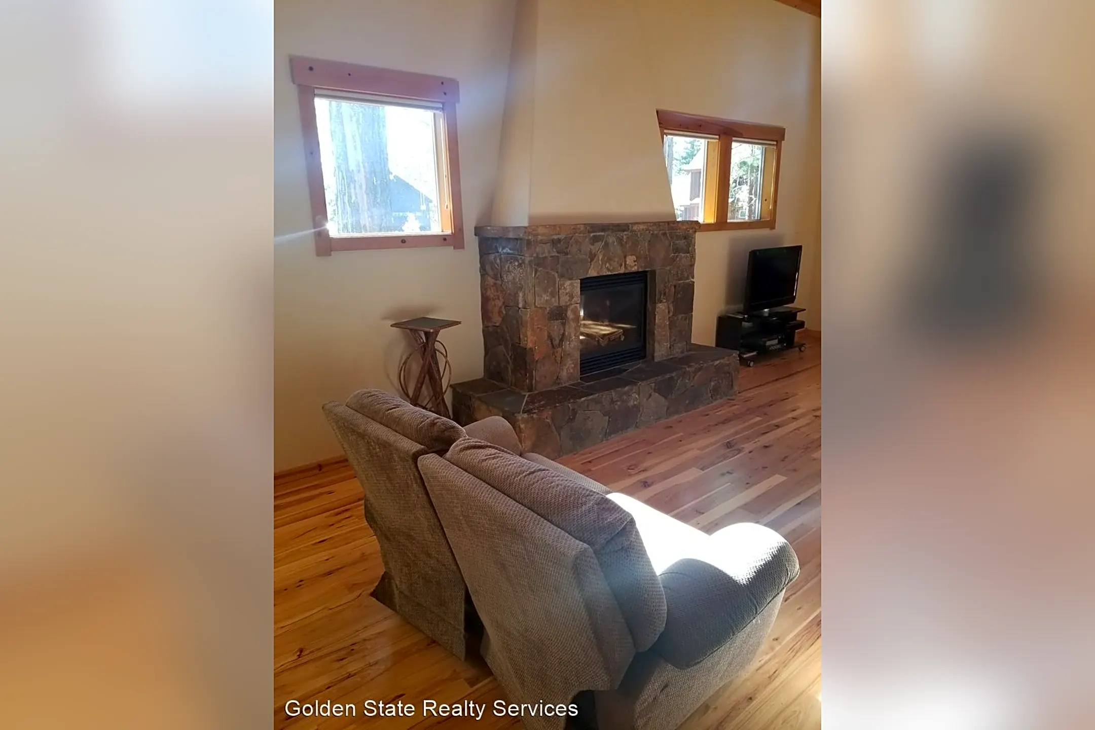 Living Room - 10583 Sara Bear Ln - Truckee, CA