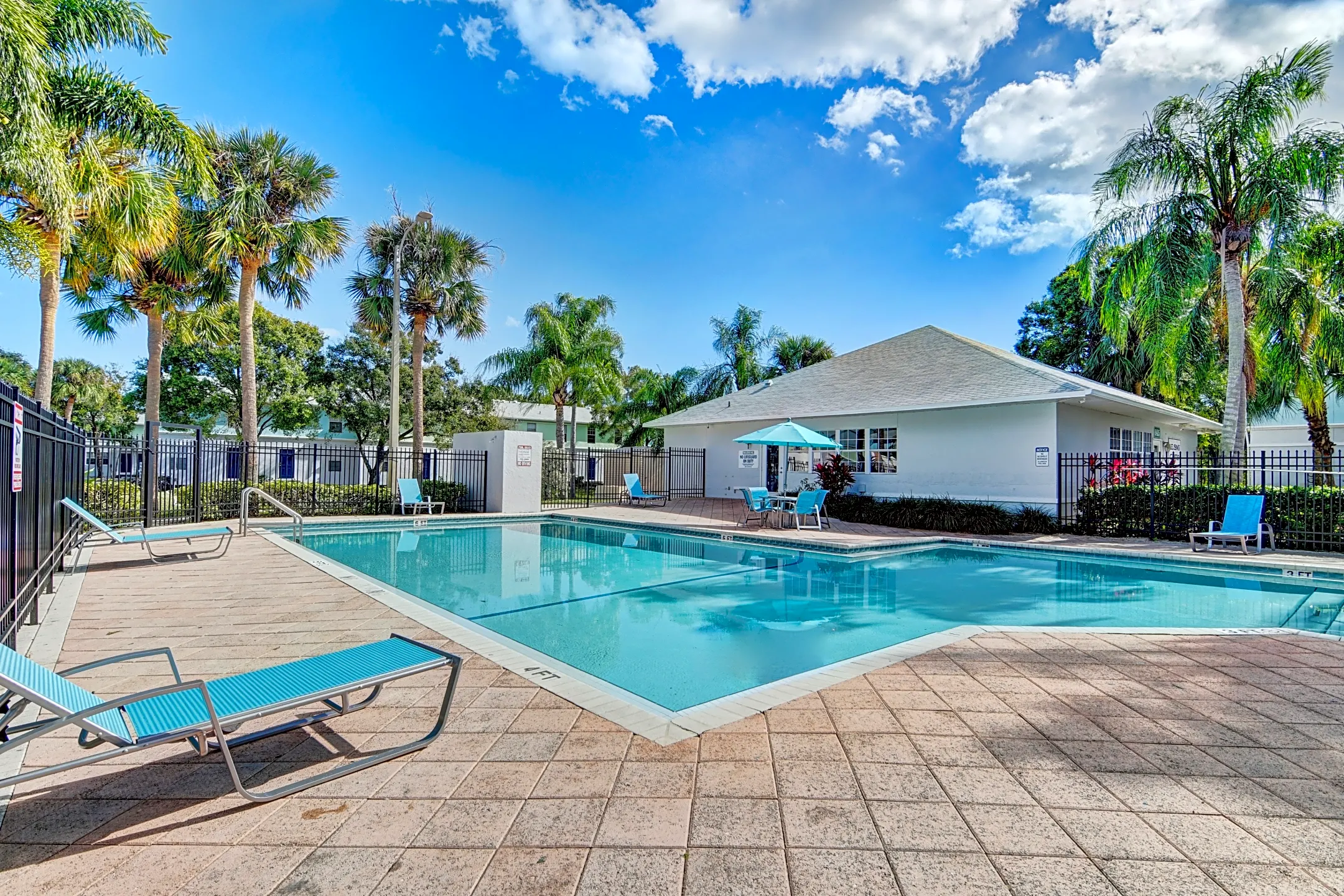 Oakwood Apartments - Lake Worth, FL 33461