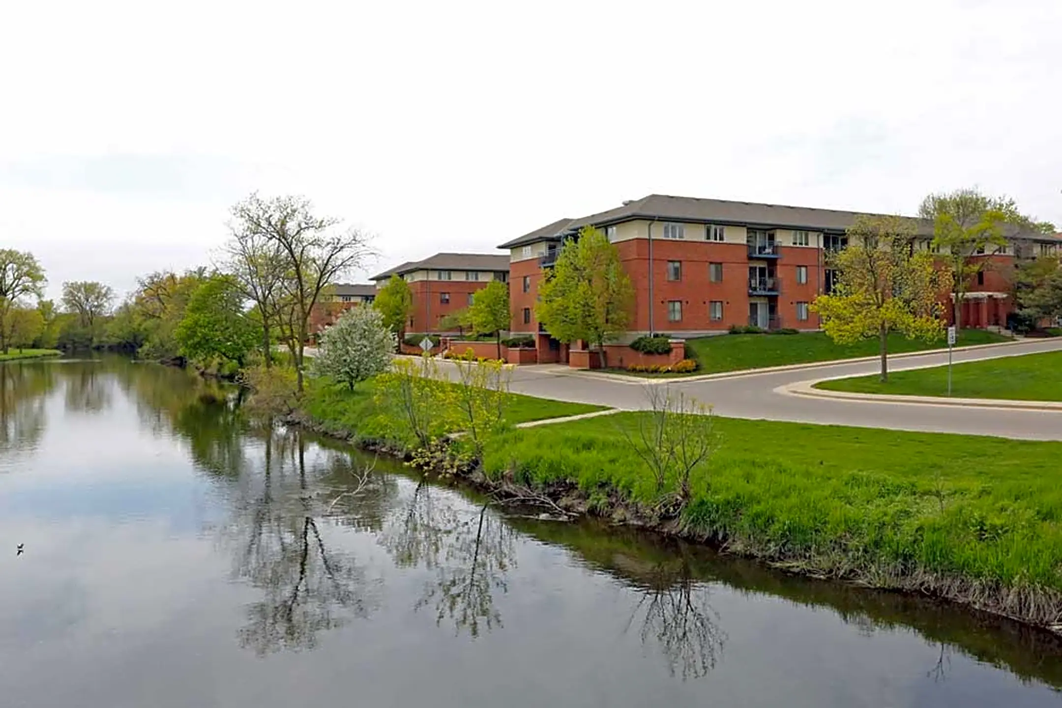 Riverwalk Apartments 806 Riverwalk Dr Waukesha, WI Apartments for