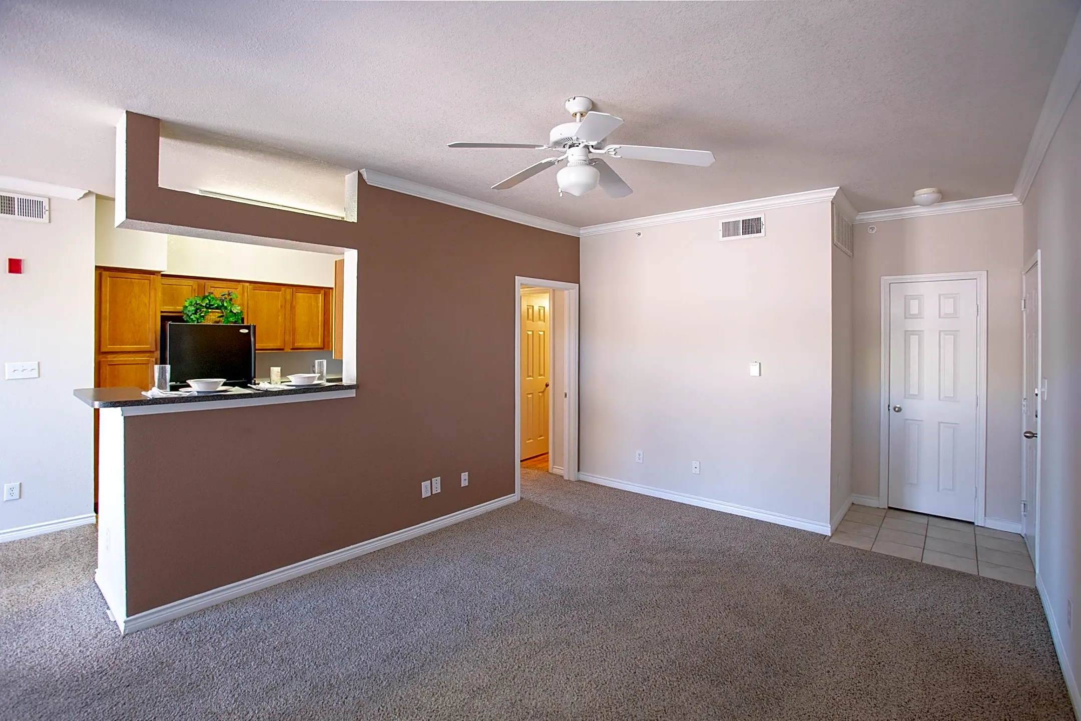 The Legends of El Paso 200 Desert Pass El Paso, TX Apartments for